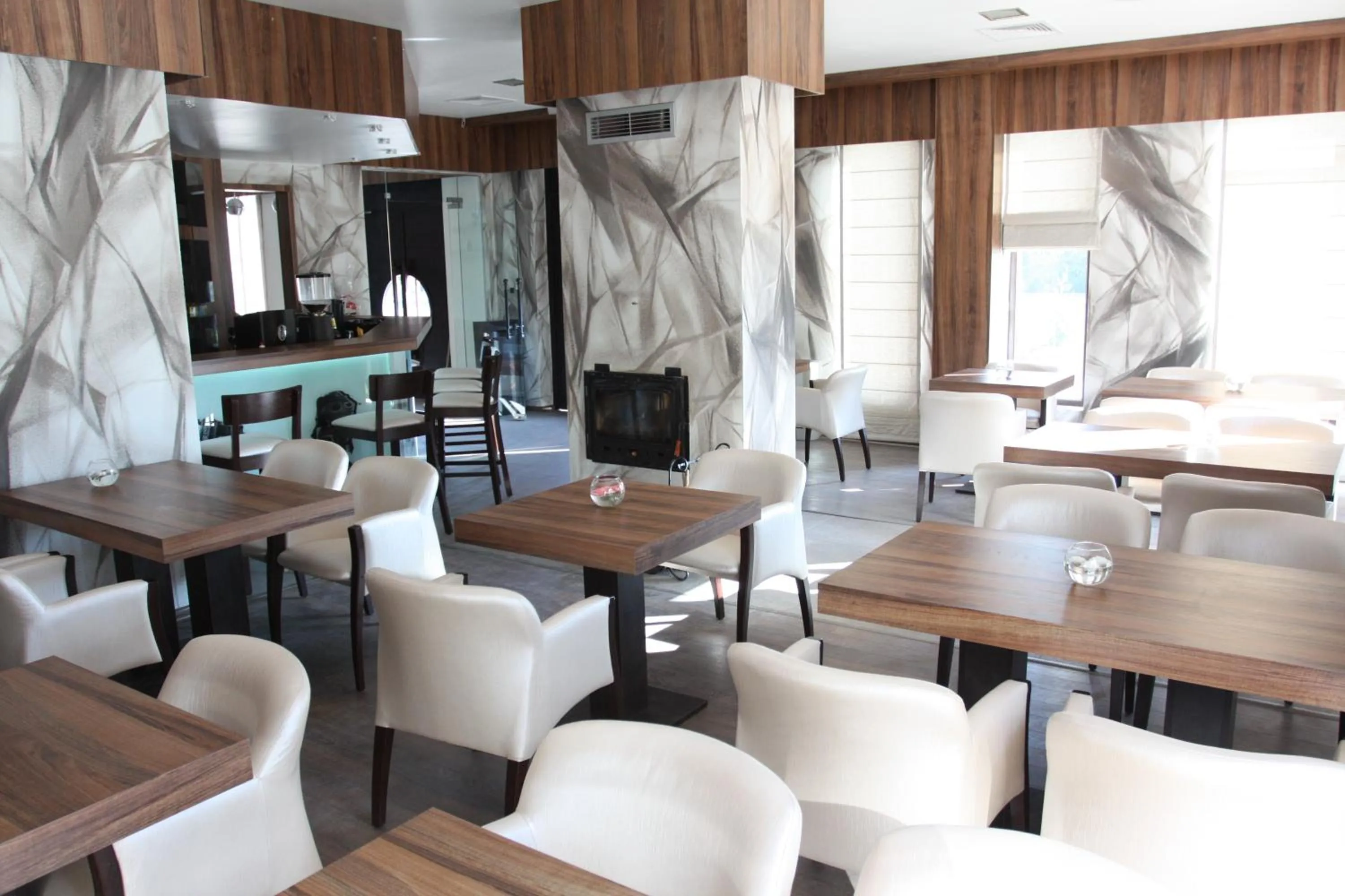 Restaurant/places to eat in Milano Hotel