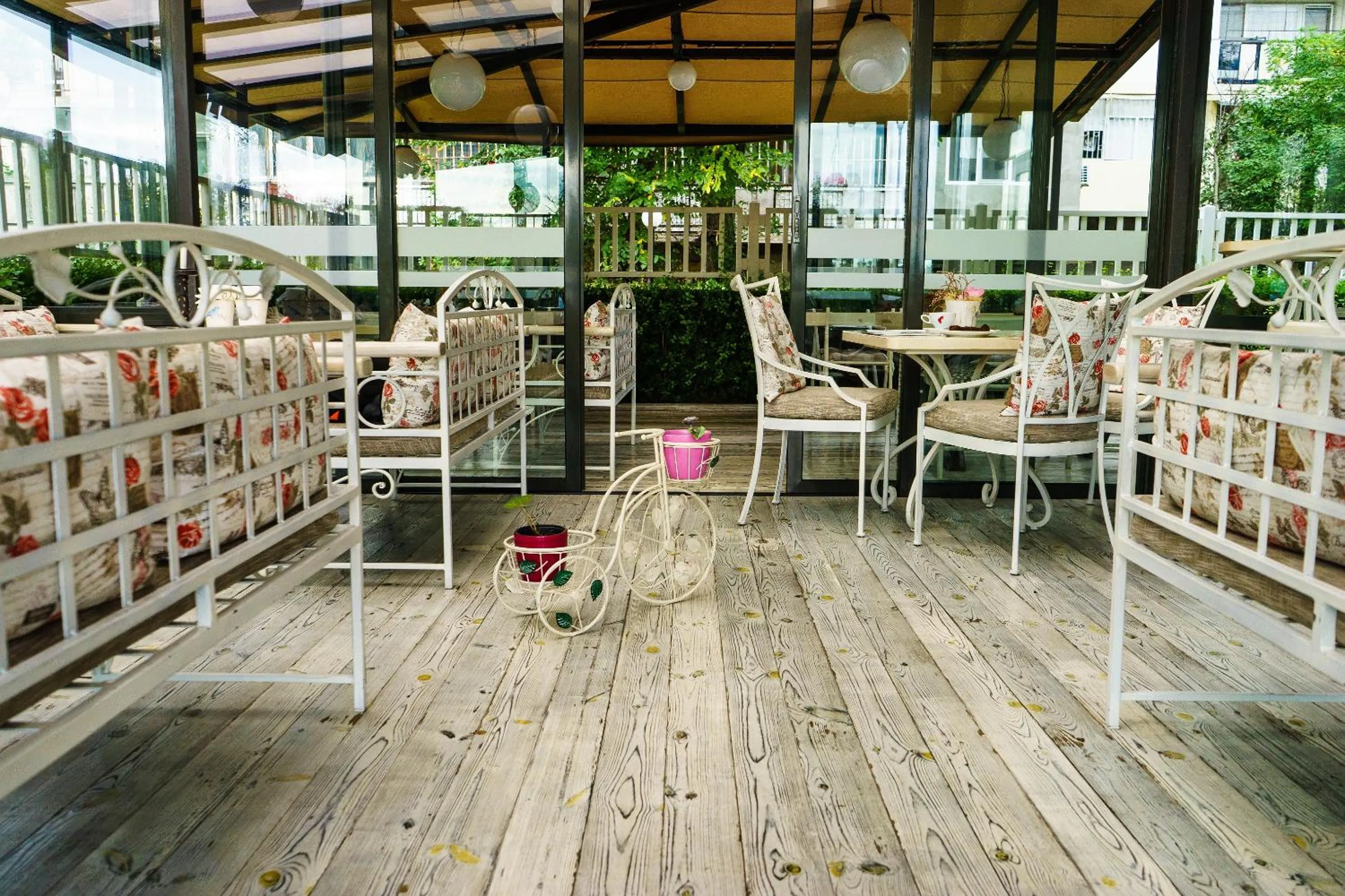 Restaurant/places to eat in Milano Hotel