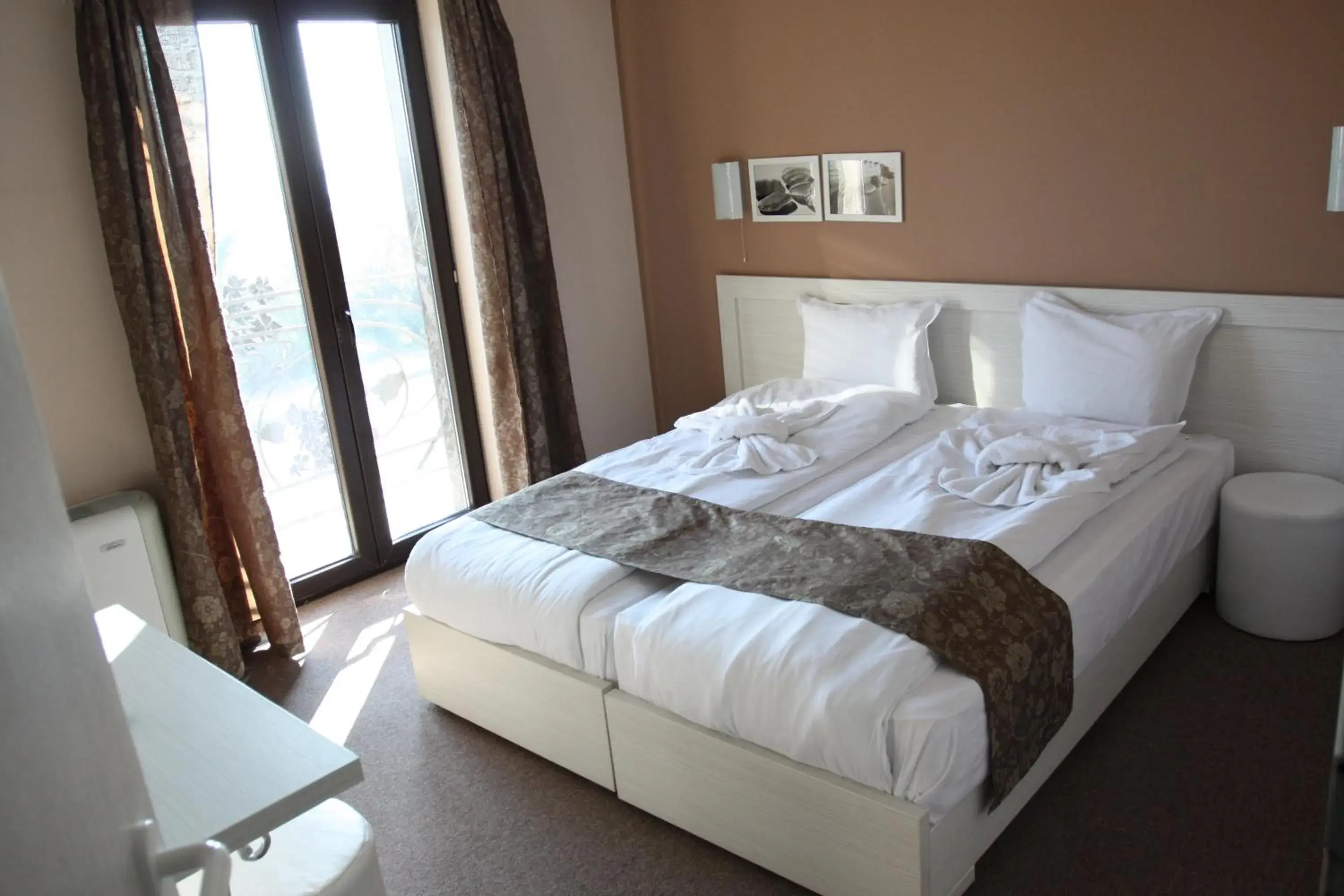 Large Twin Room with City View in Milano Hotel Large Twin Room with City View in Milano Hotel