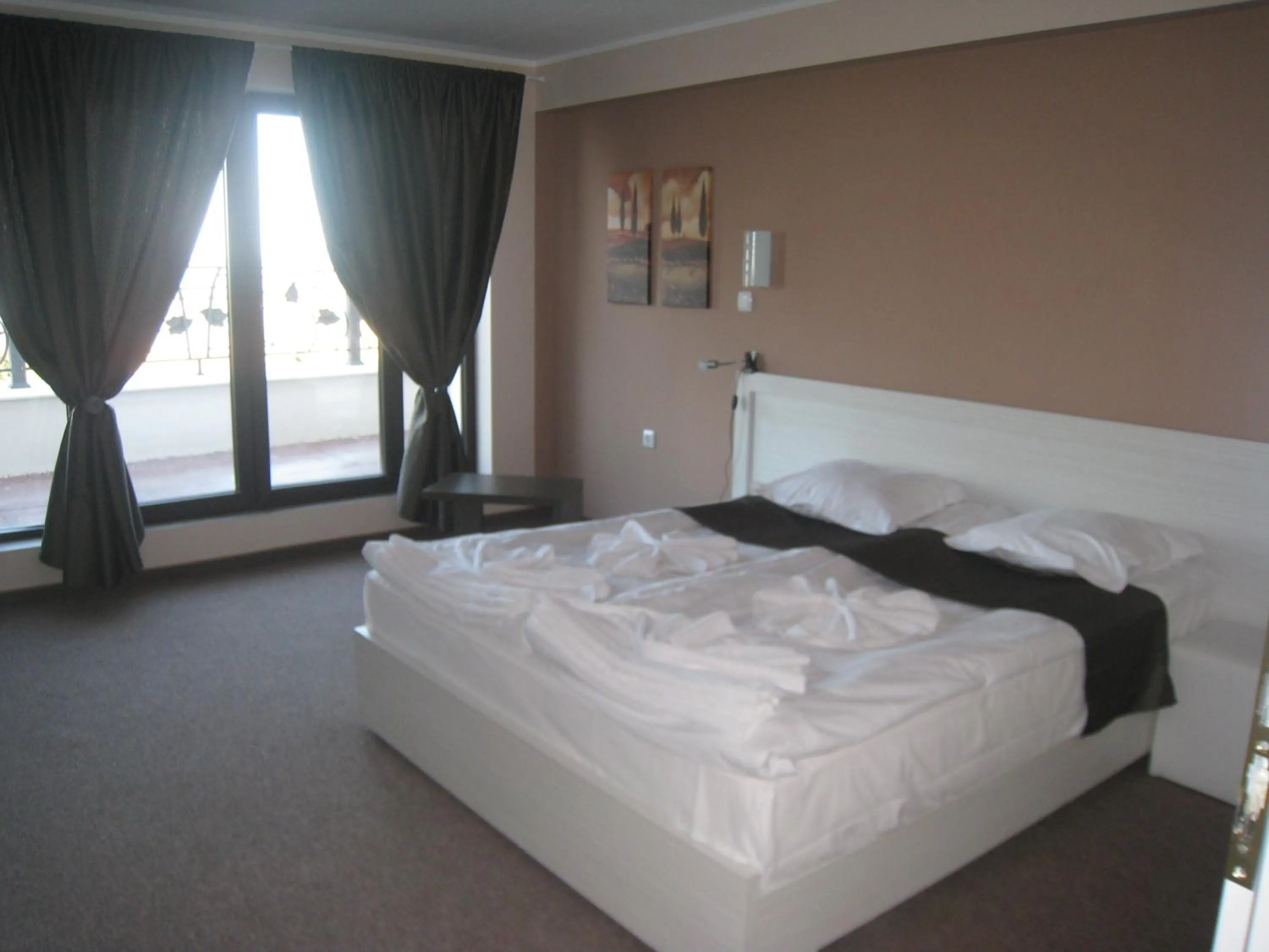 Photo of the whole room, Bed in Milano Hotel