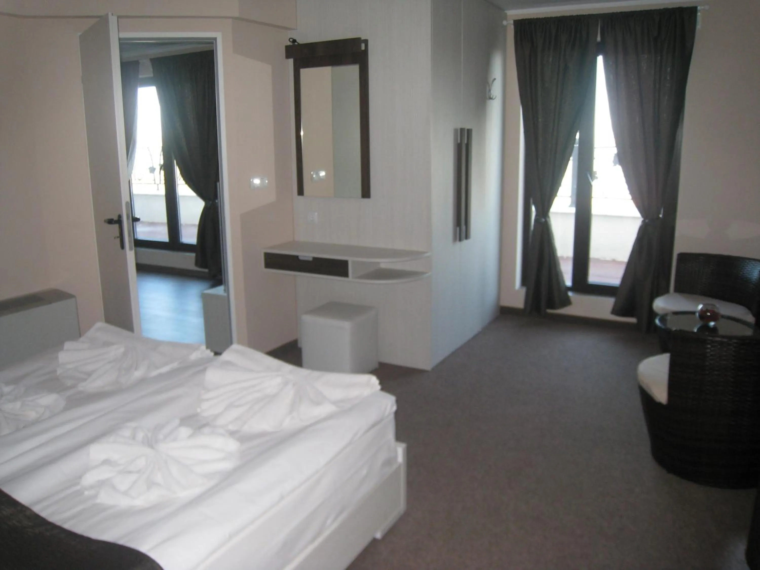 Bedroom, Bed in Milano Hotel