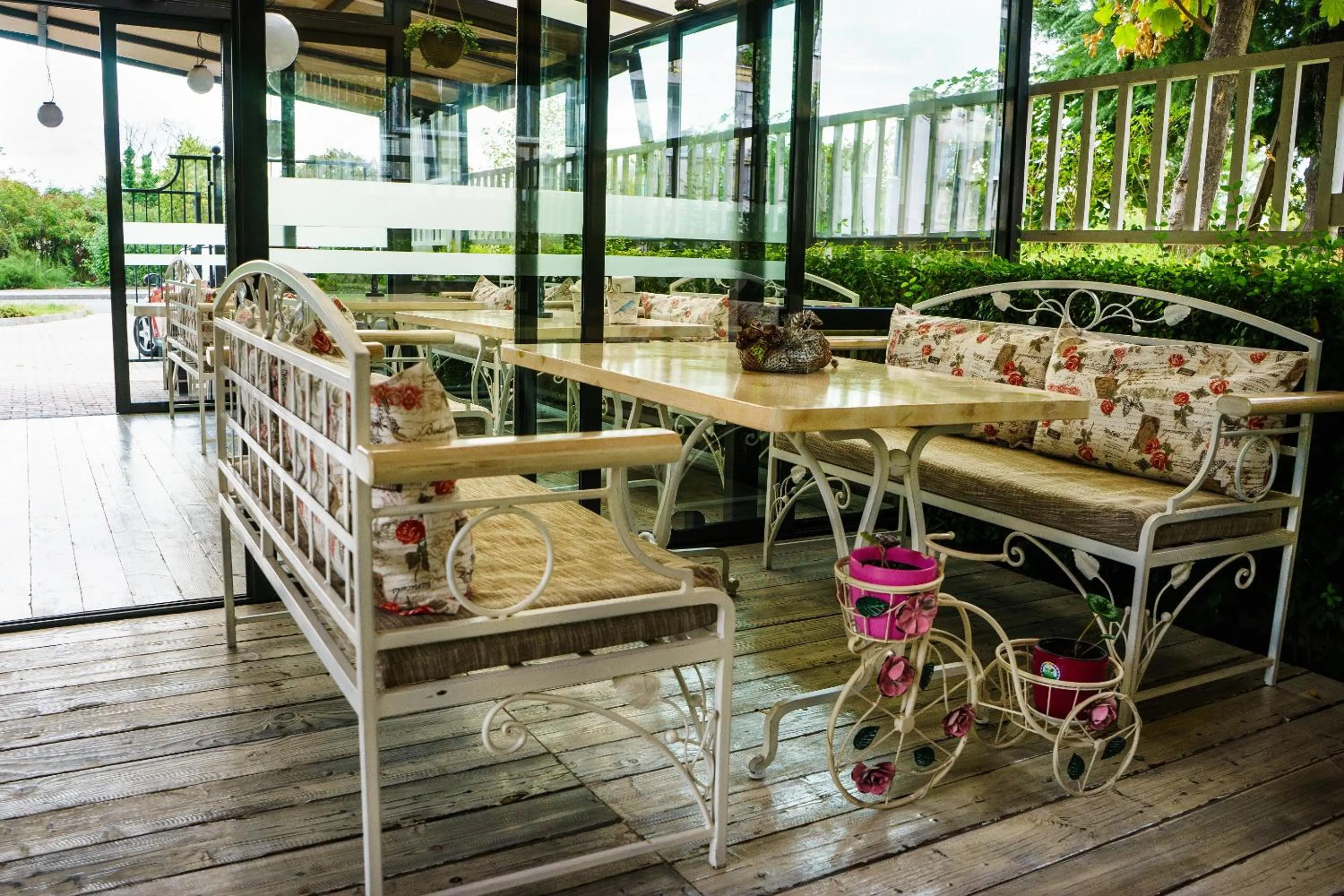 Restaurant/places to eat in Milano Hotel