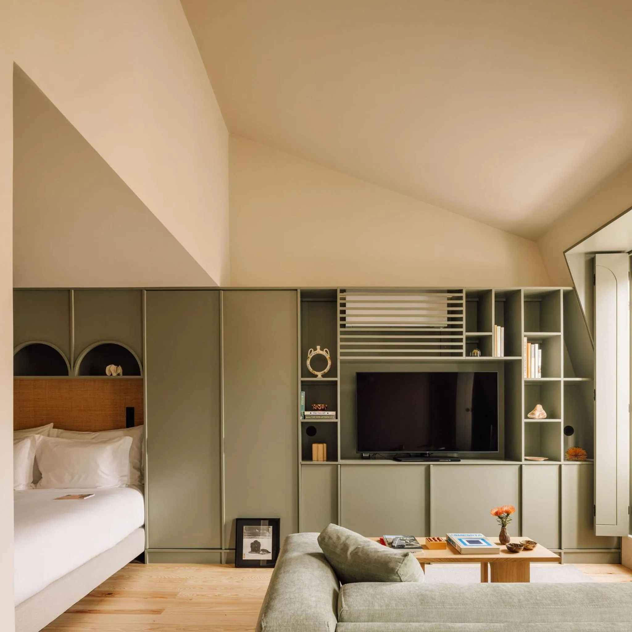 Living room, Bed in The Verse