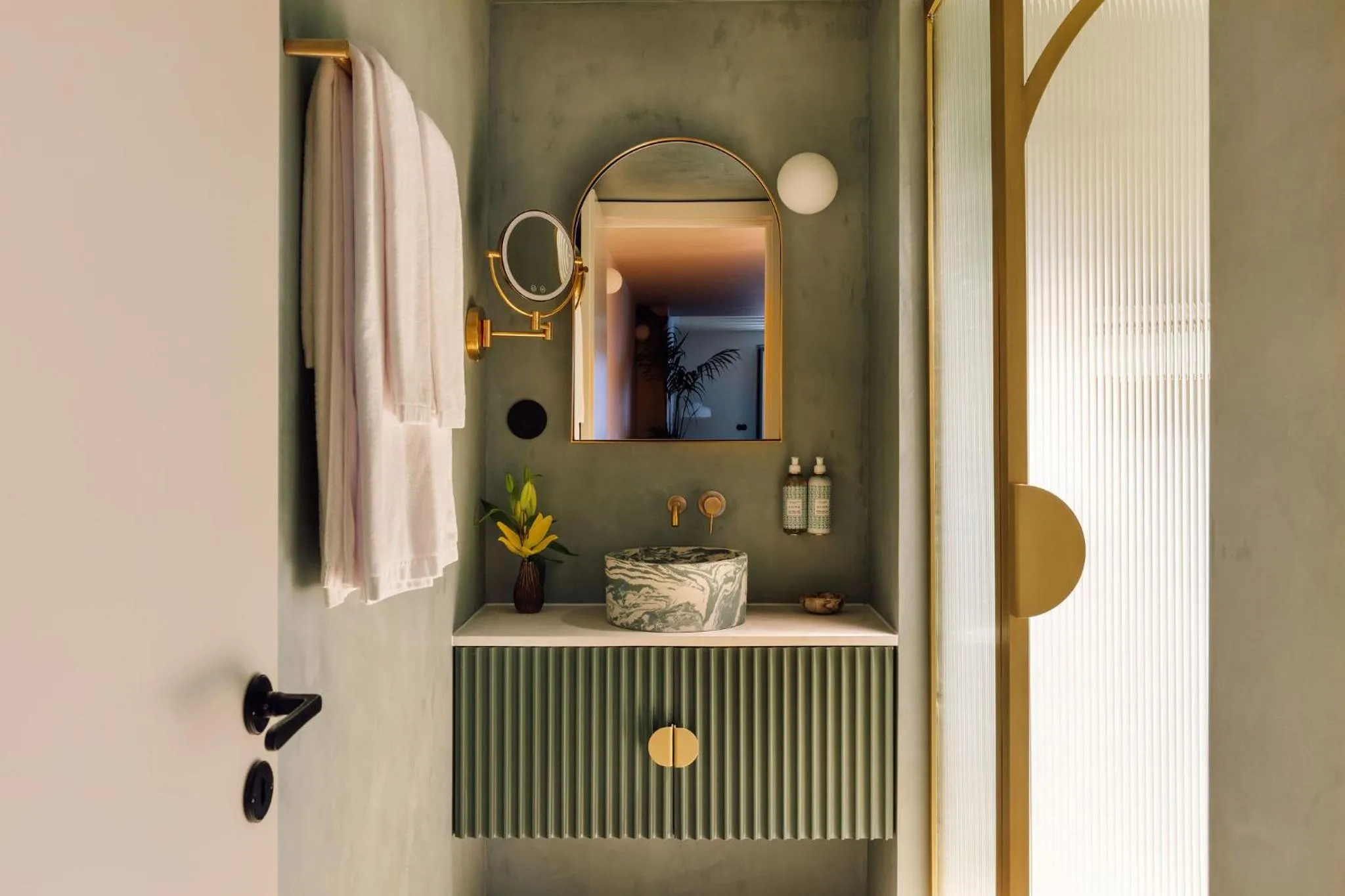 Bathroom in The Verse