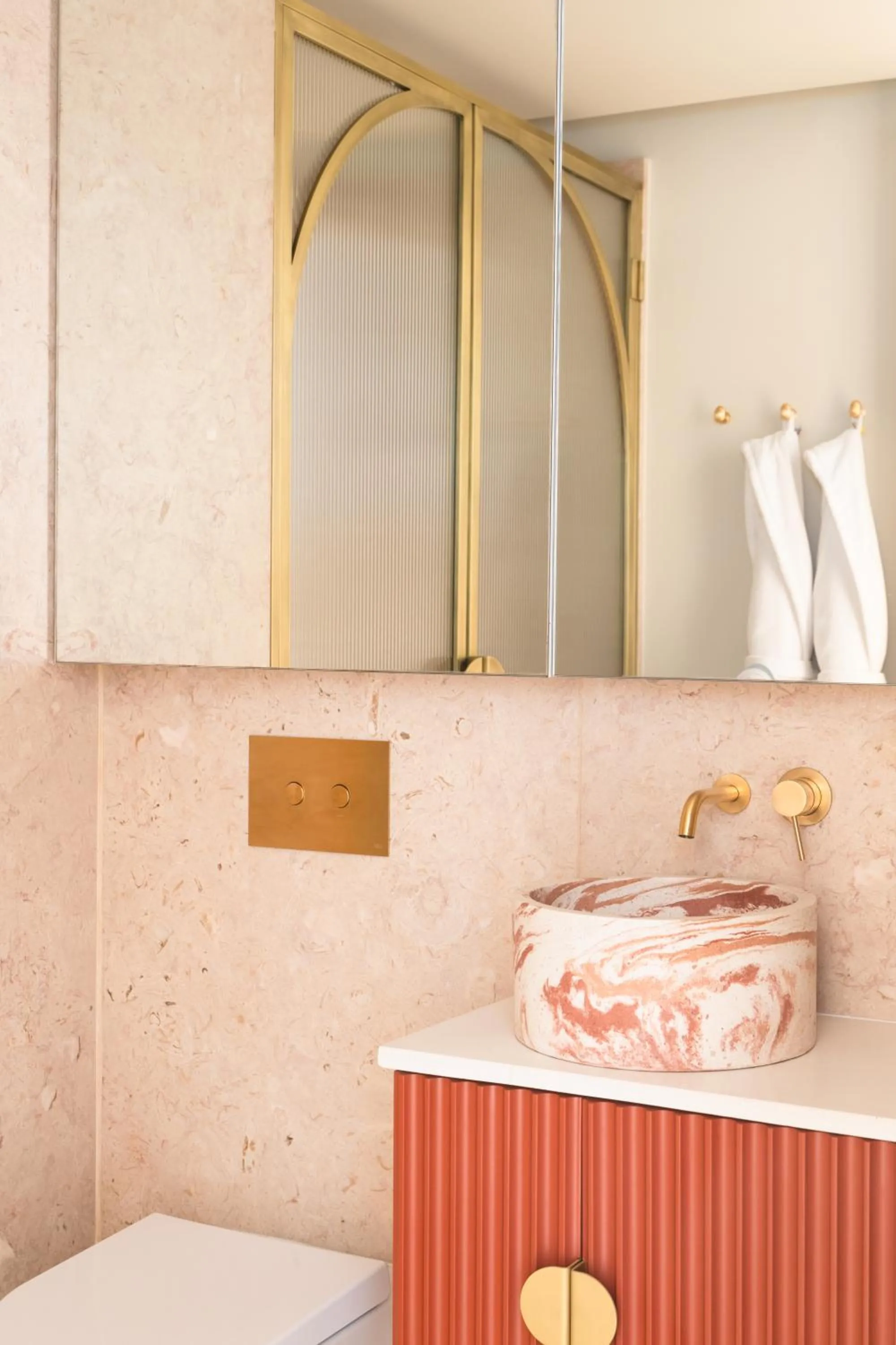 Bathroom, Bed in The Verse