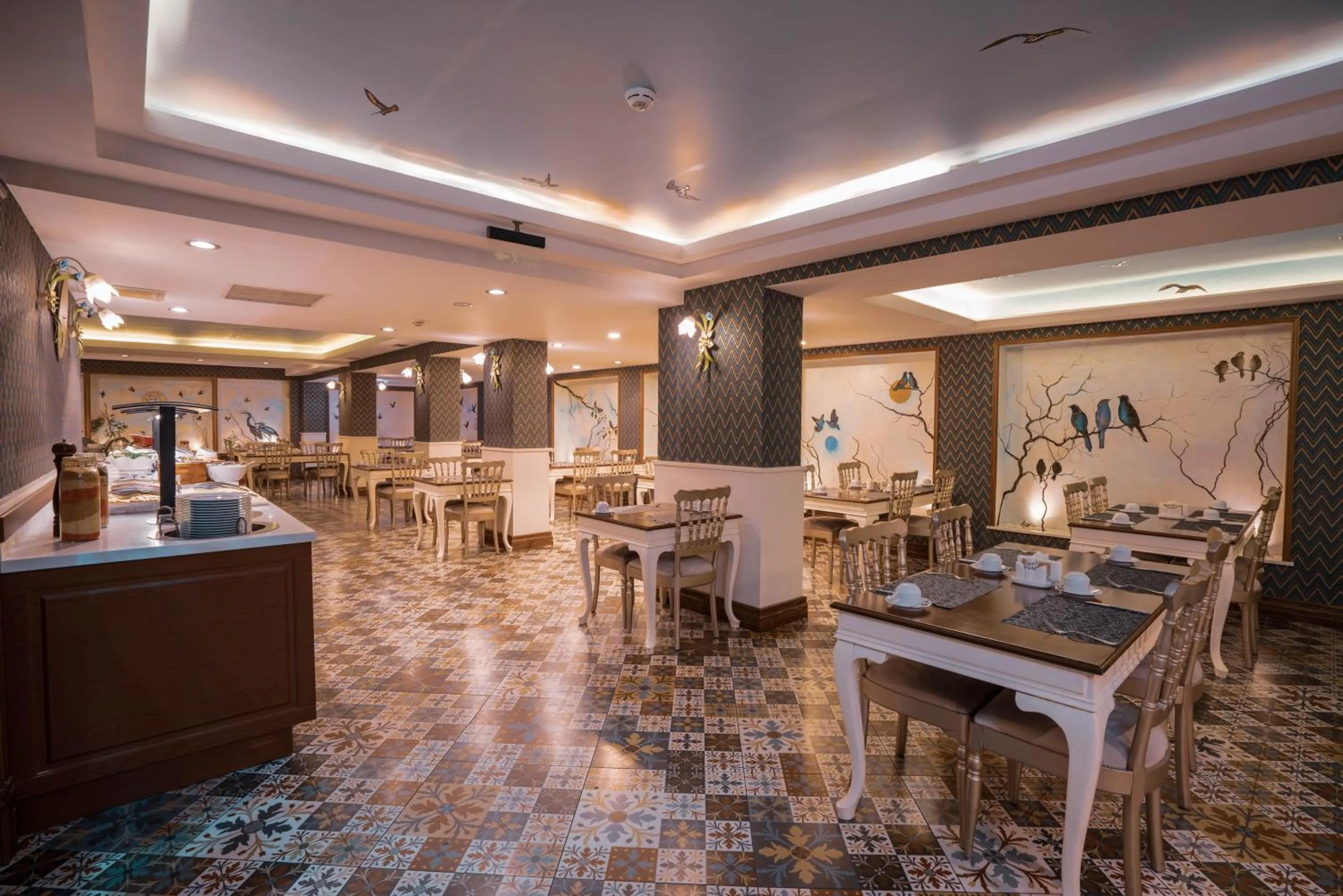 Restaurant/places to eat in Raymar Hotels Ankara
