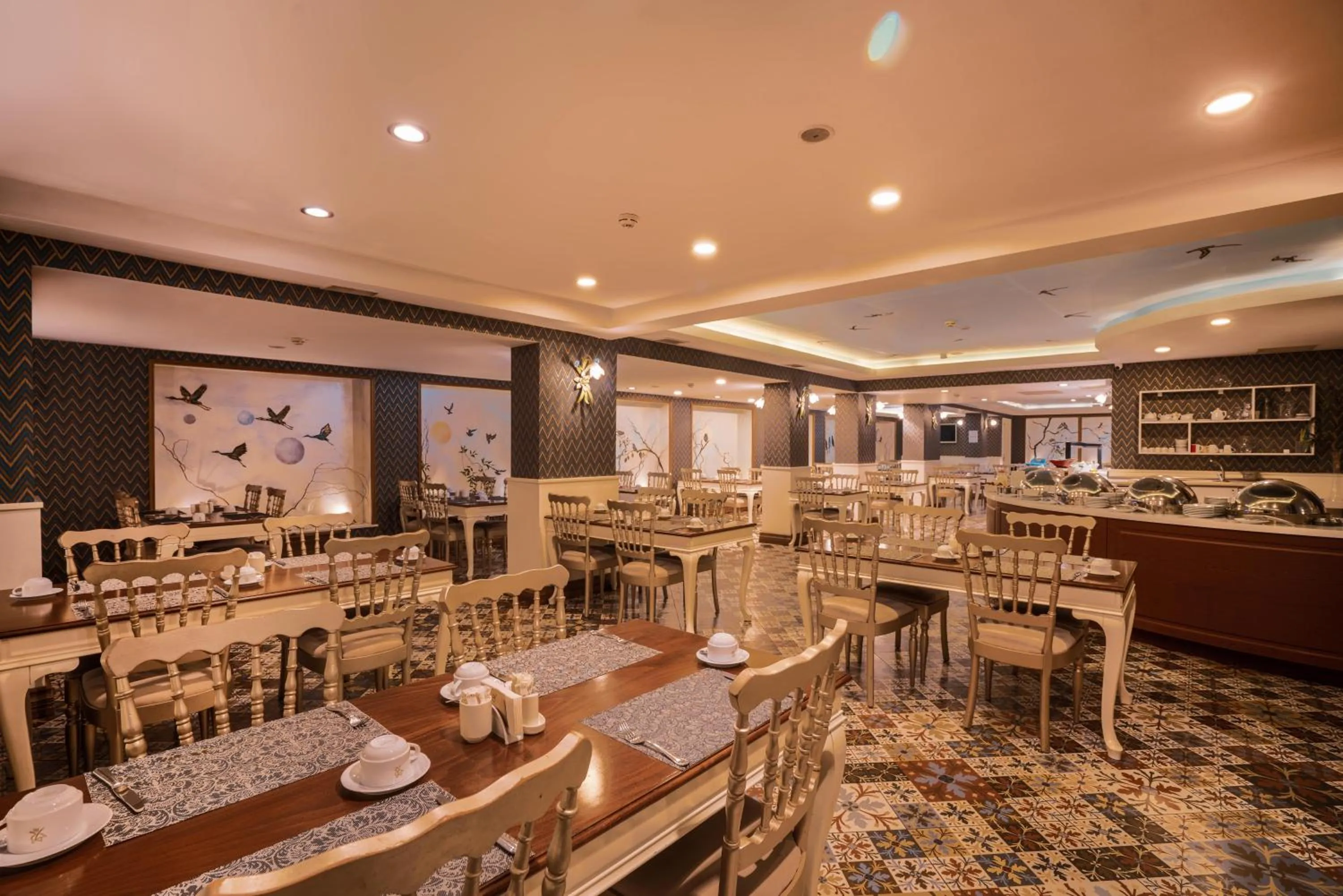 Restaurant/places to eat in Raymar Hotels Ankara