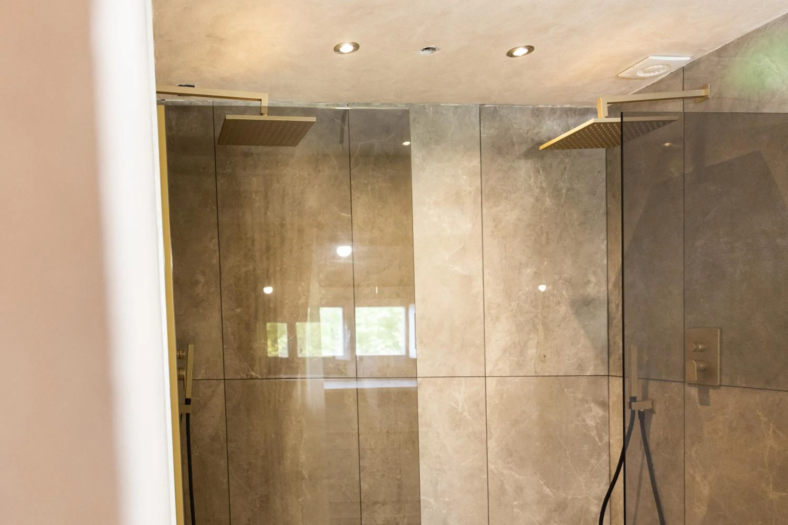 Shower in LE RÊVE DE NAIM Firenze