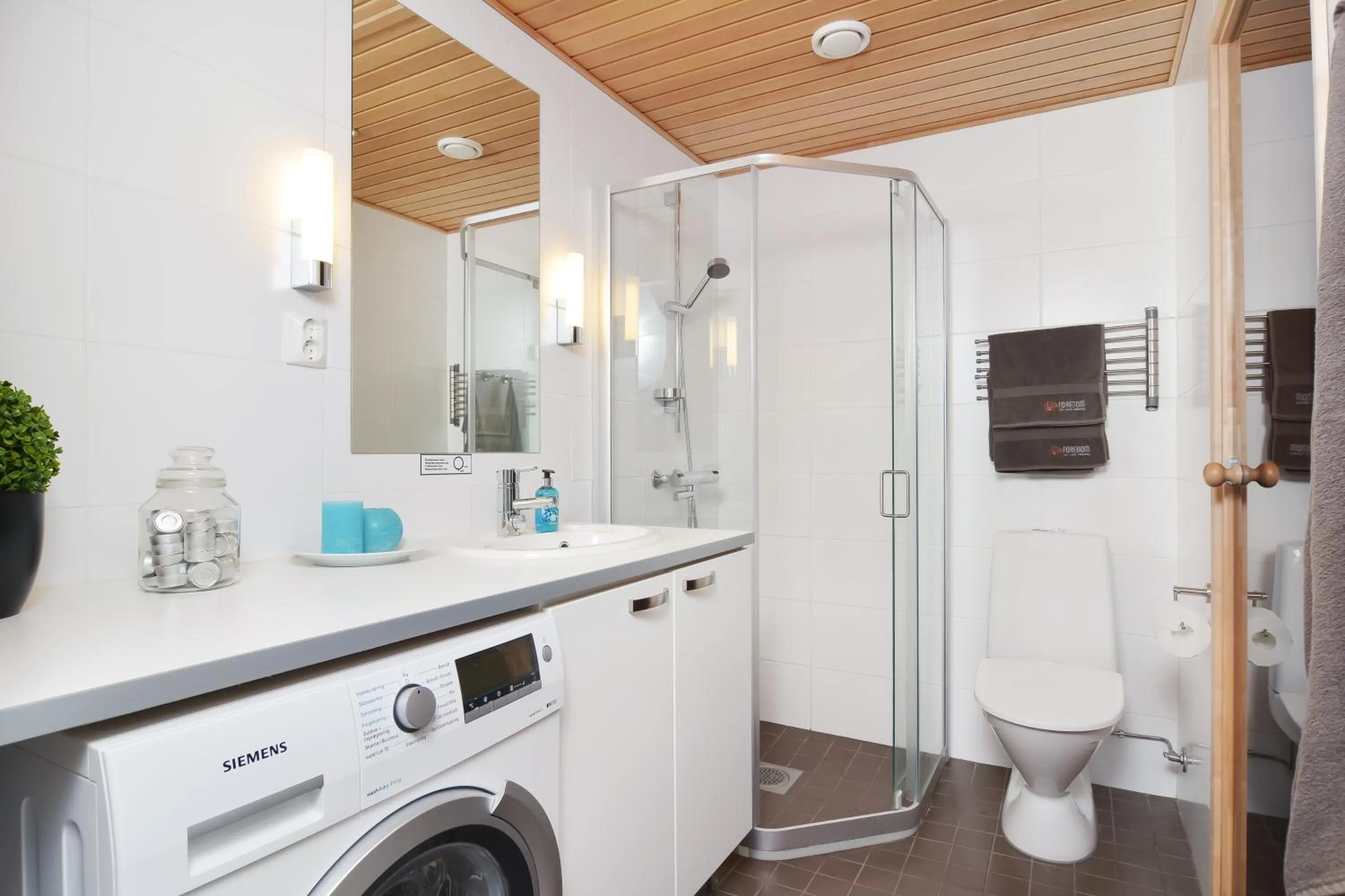 Shower in Forenom Serviced Apartments Tampere Pyynikki