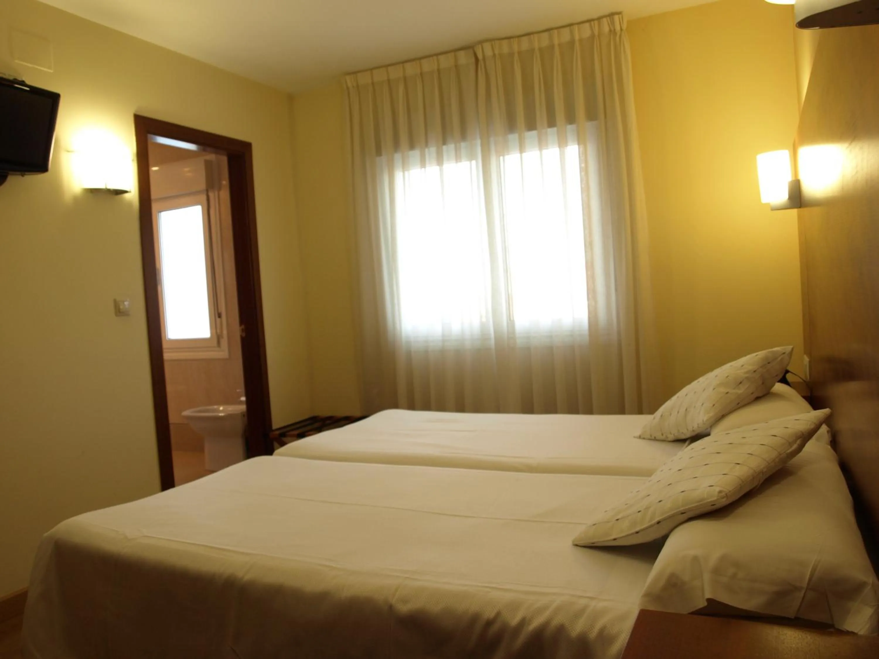 Bed in Pension Viella Asturias
