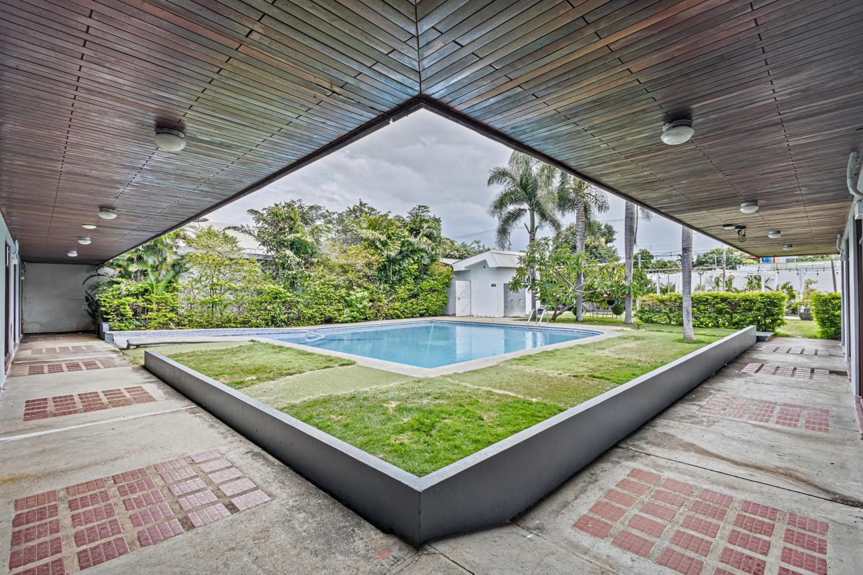Pool view in Hotel Caña Brava Inn