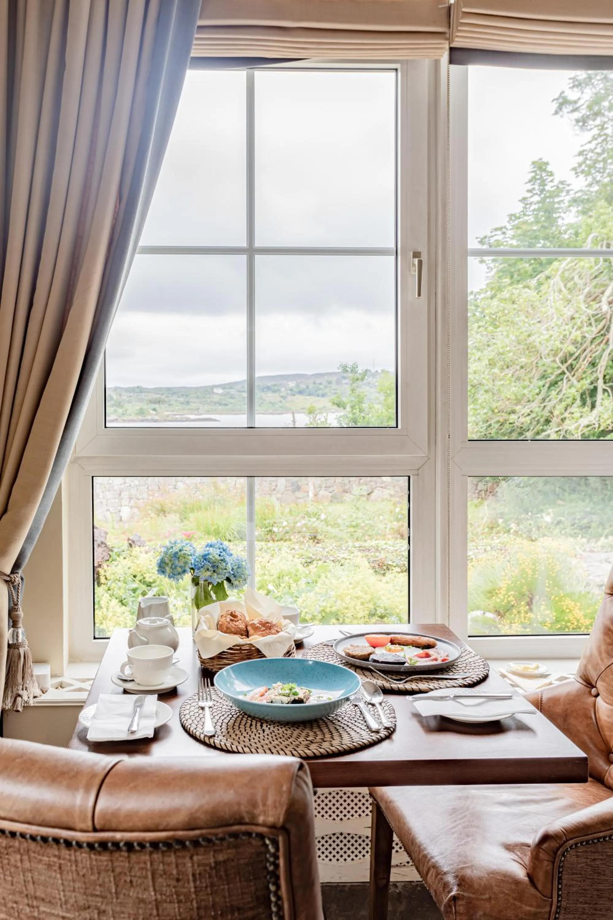 Restaurant/places to eat in Screebe House