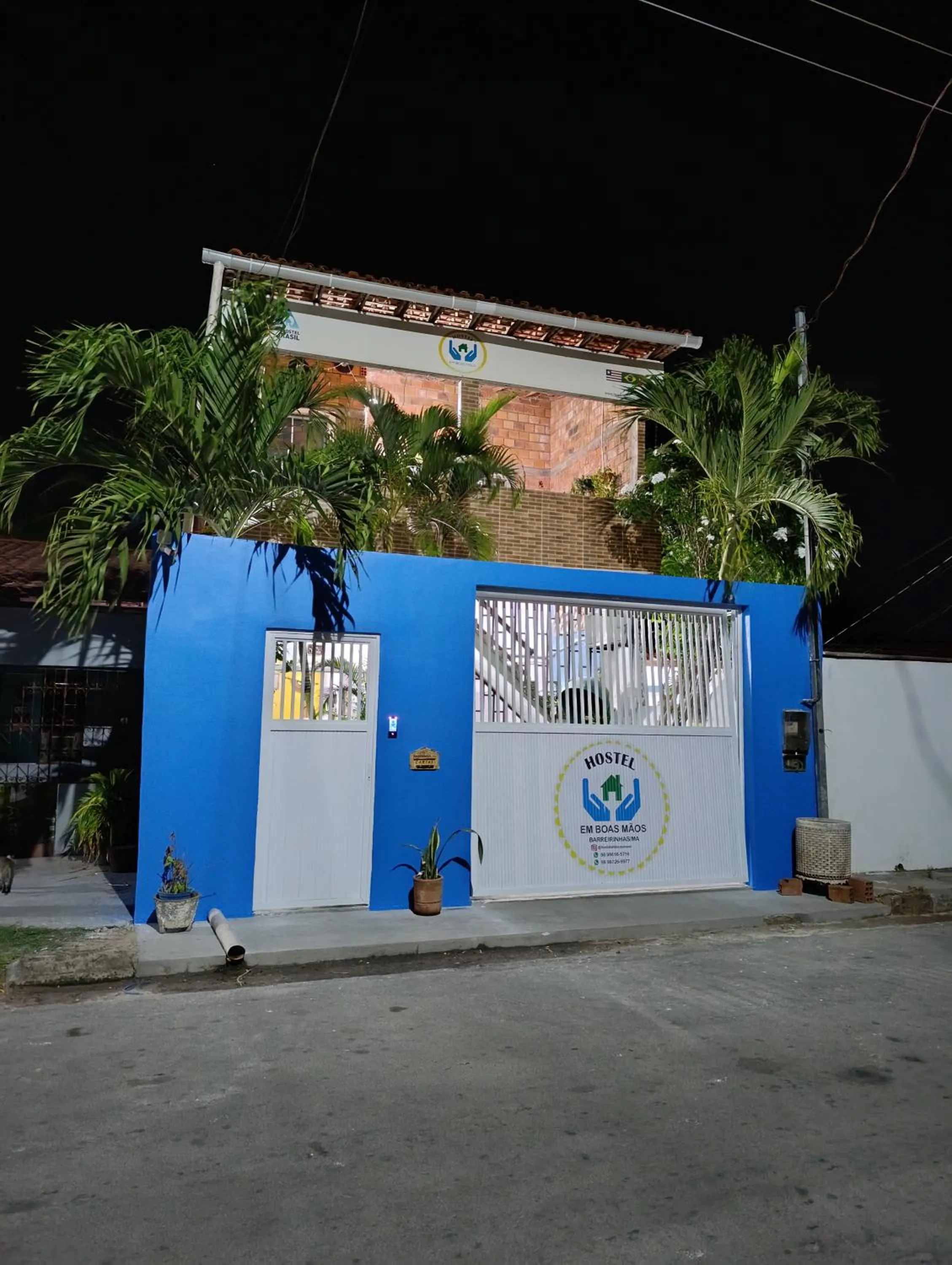 Property building in Hostel Em Boas Mãos
