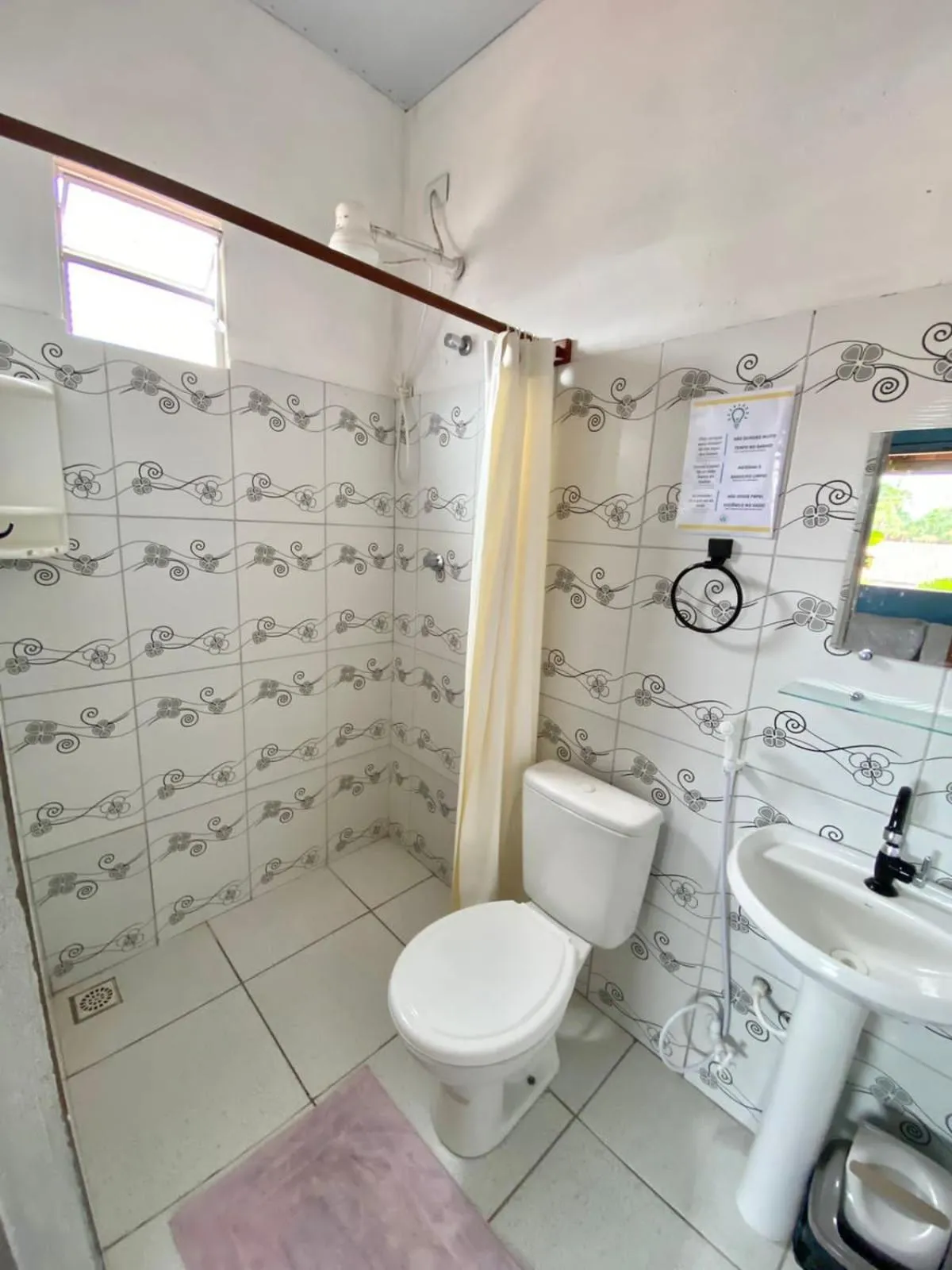 Bathroom in Hostel Em Boas Mãos