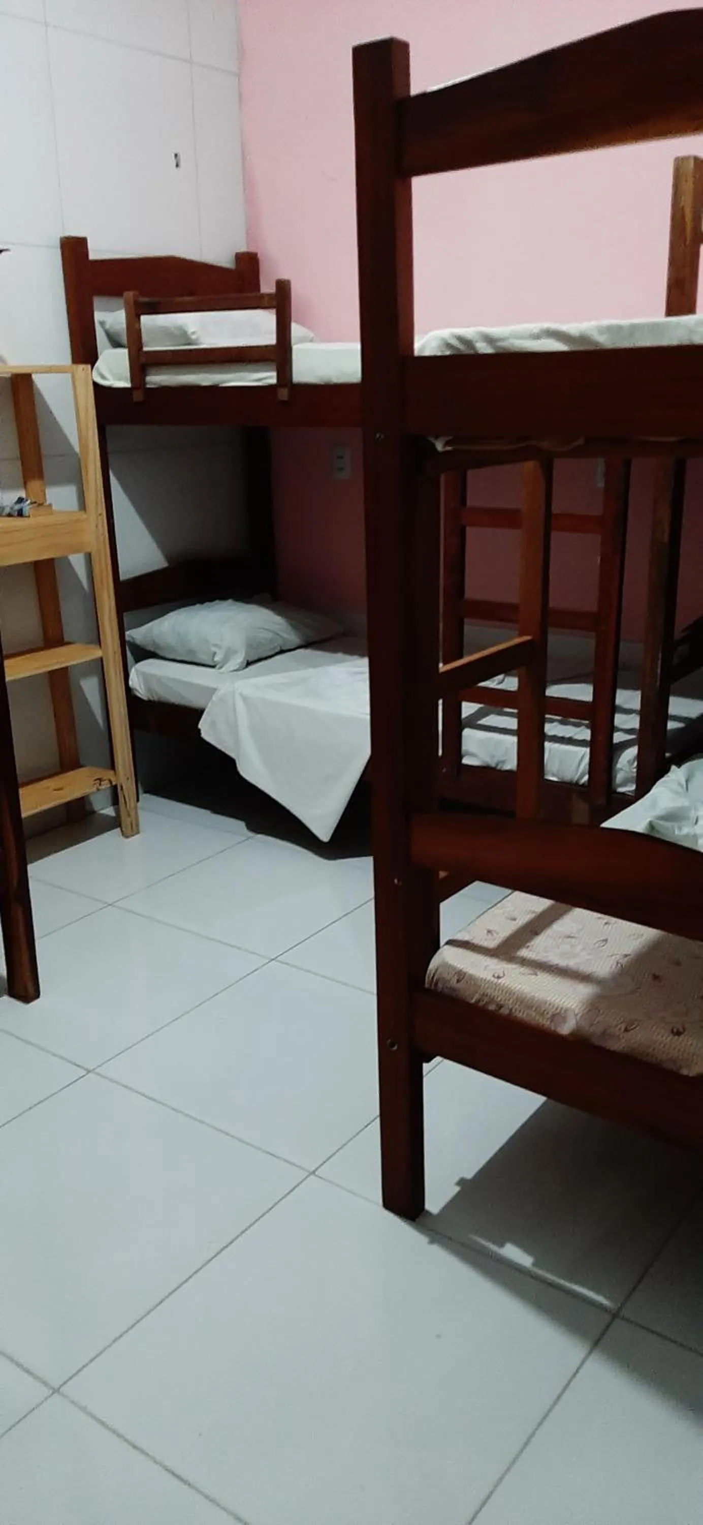 bunk bed, Bed in Hostel Em Boas Mãos