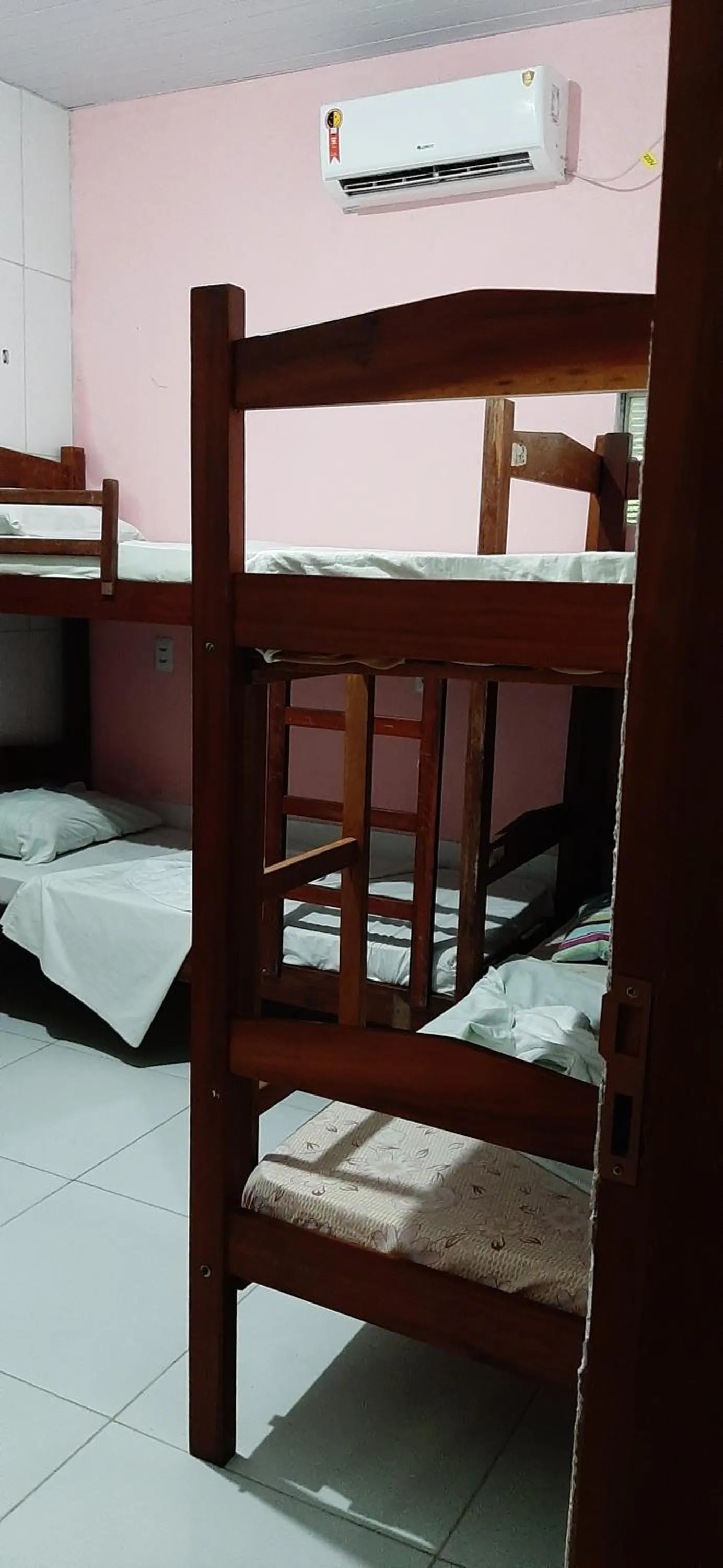 bunk bed, Bed in Hostel Em Boas Mãos