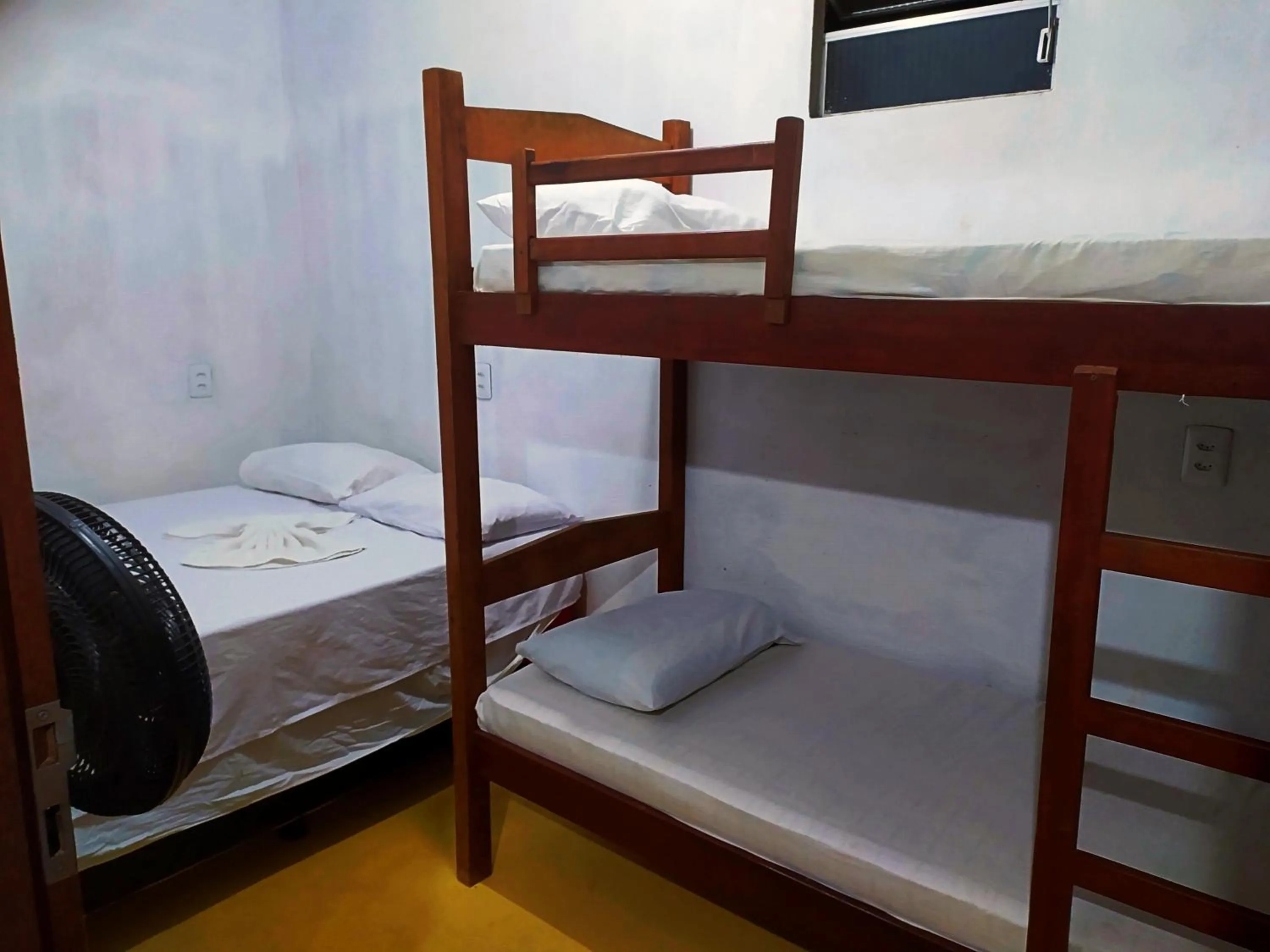 bunk bed, Bed in Hostel Em Boas Mãos