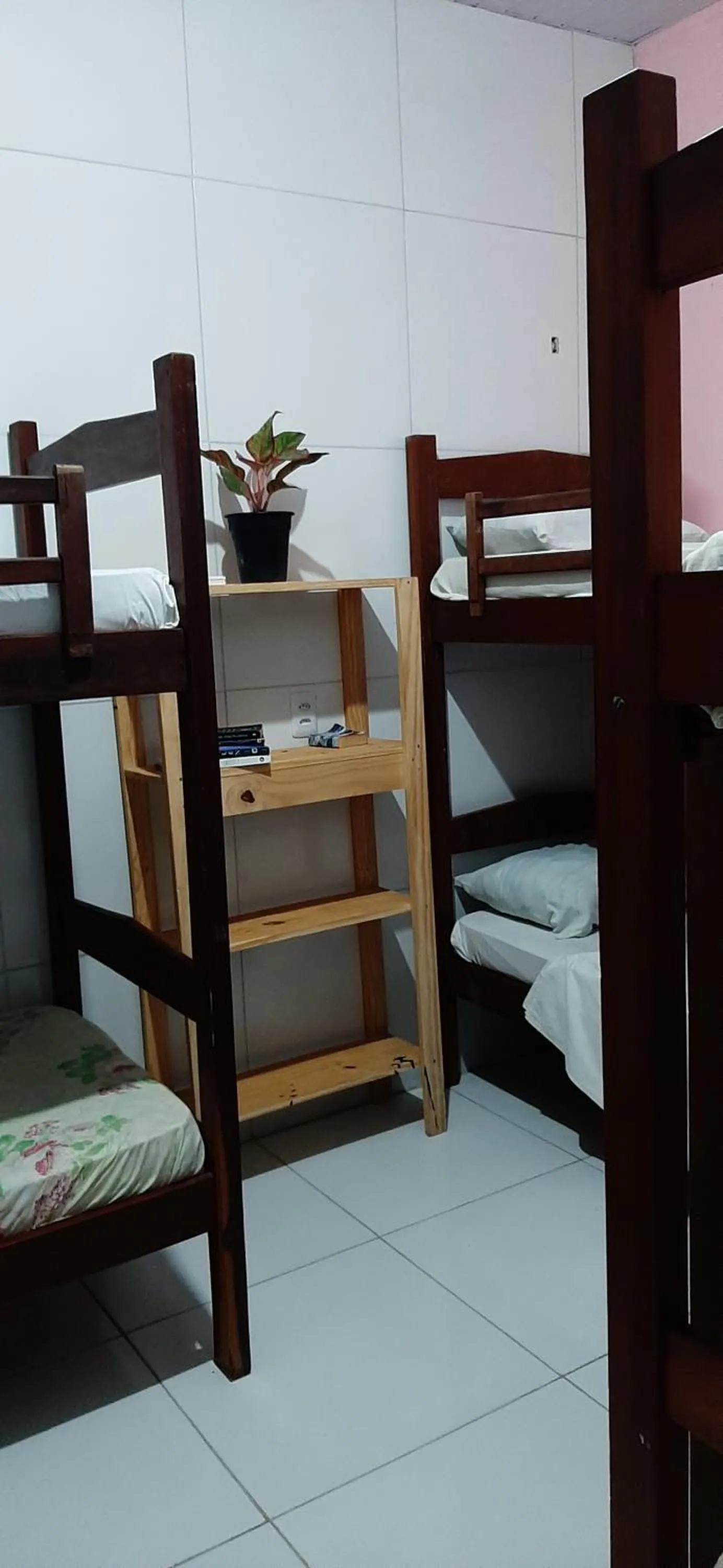 bunk bed, Bed in Hostel Em Boas Mãos