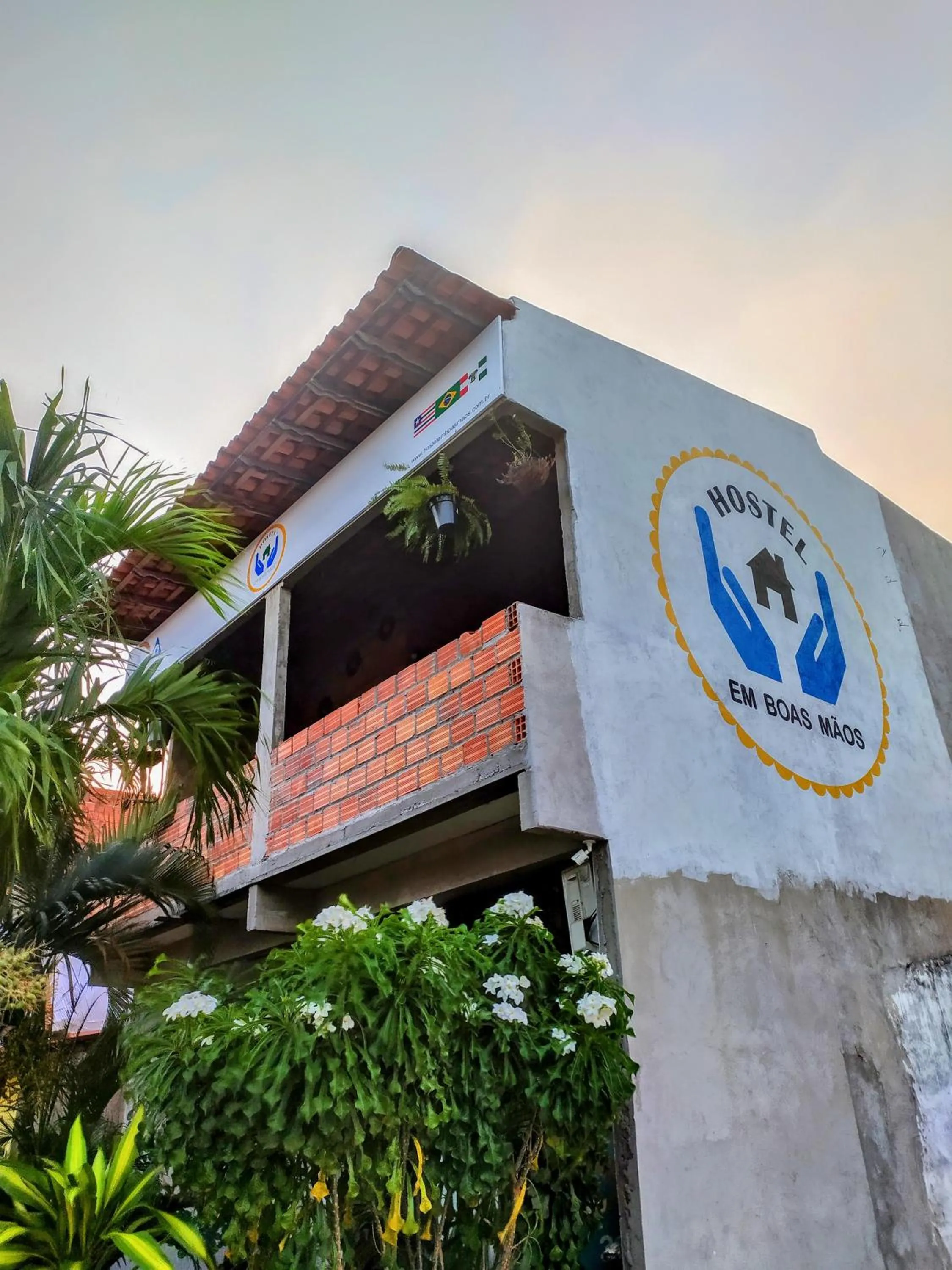 Property building in Hostel Em Boas Mãos