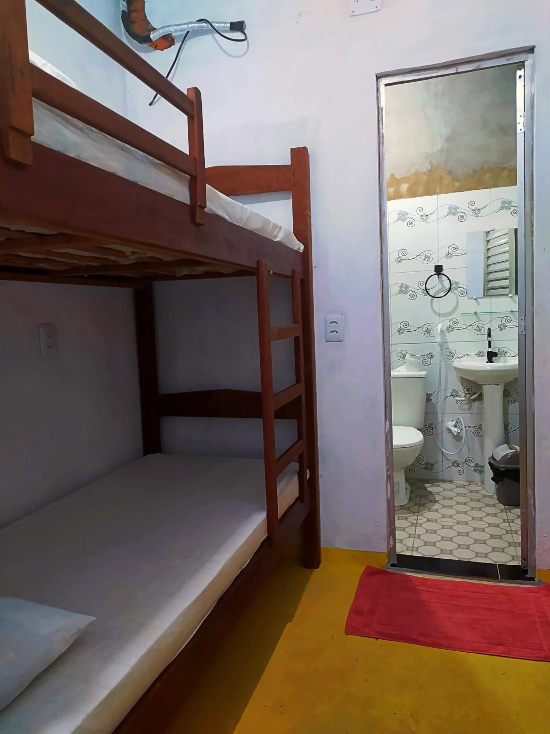 bunk bed, Bed in Hostel Em Boas Mãos