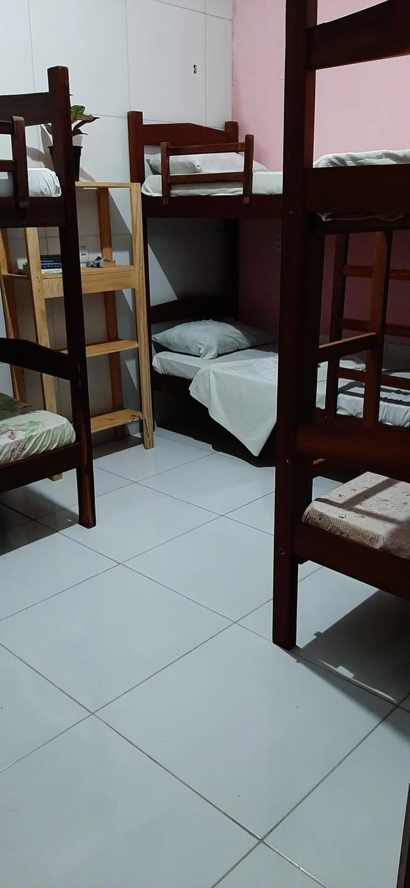 bunk bed, Bed in Hostel Em Boas Mãos
