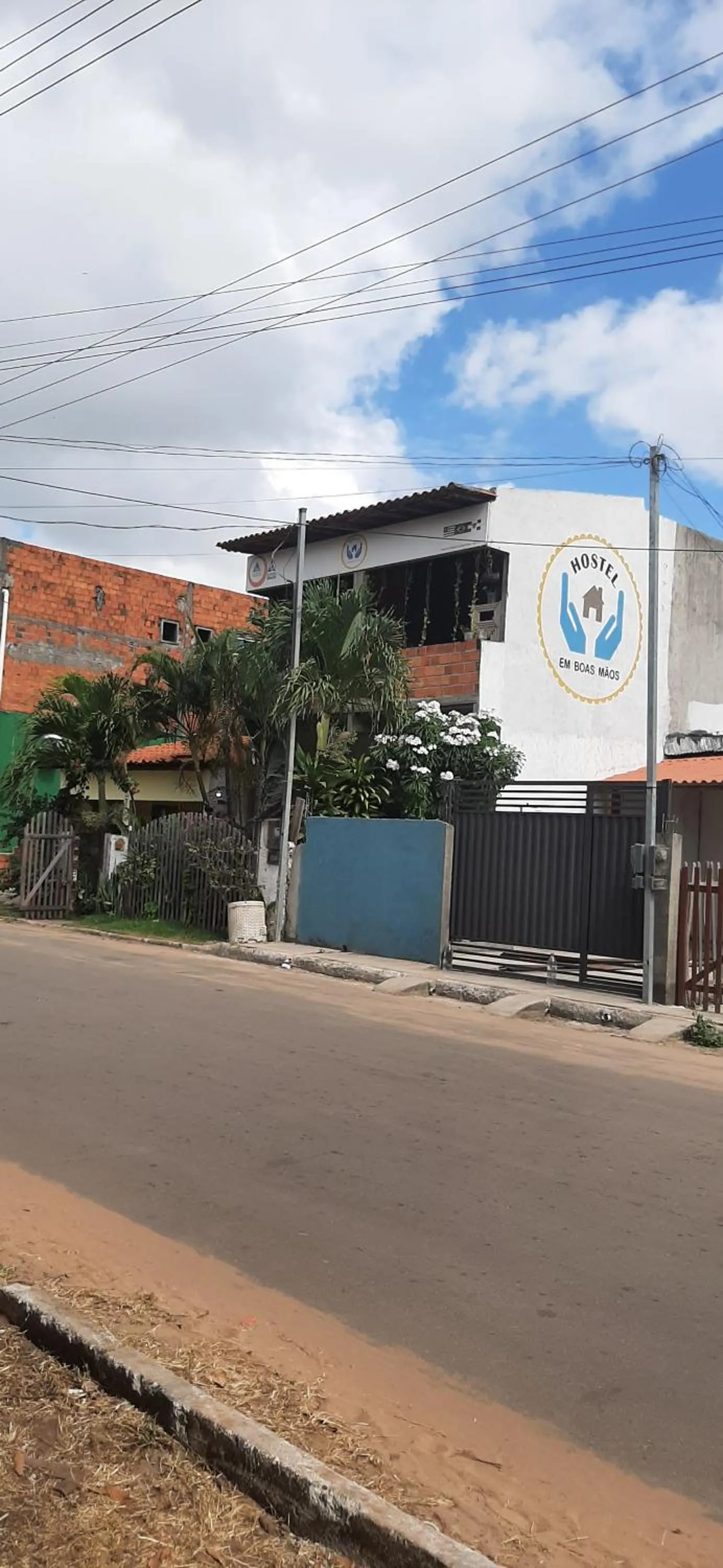 Property building in Hostel Em Boas Mãos