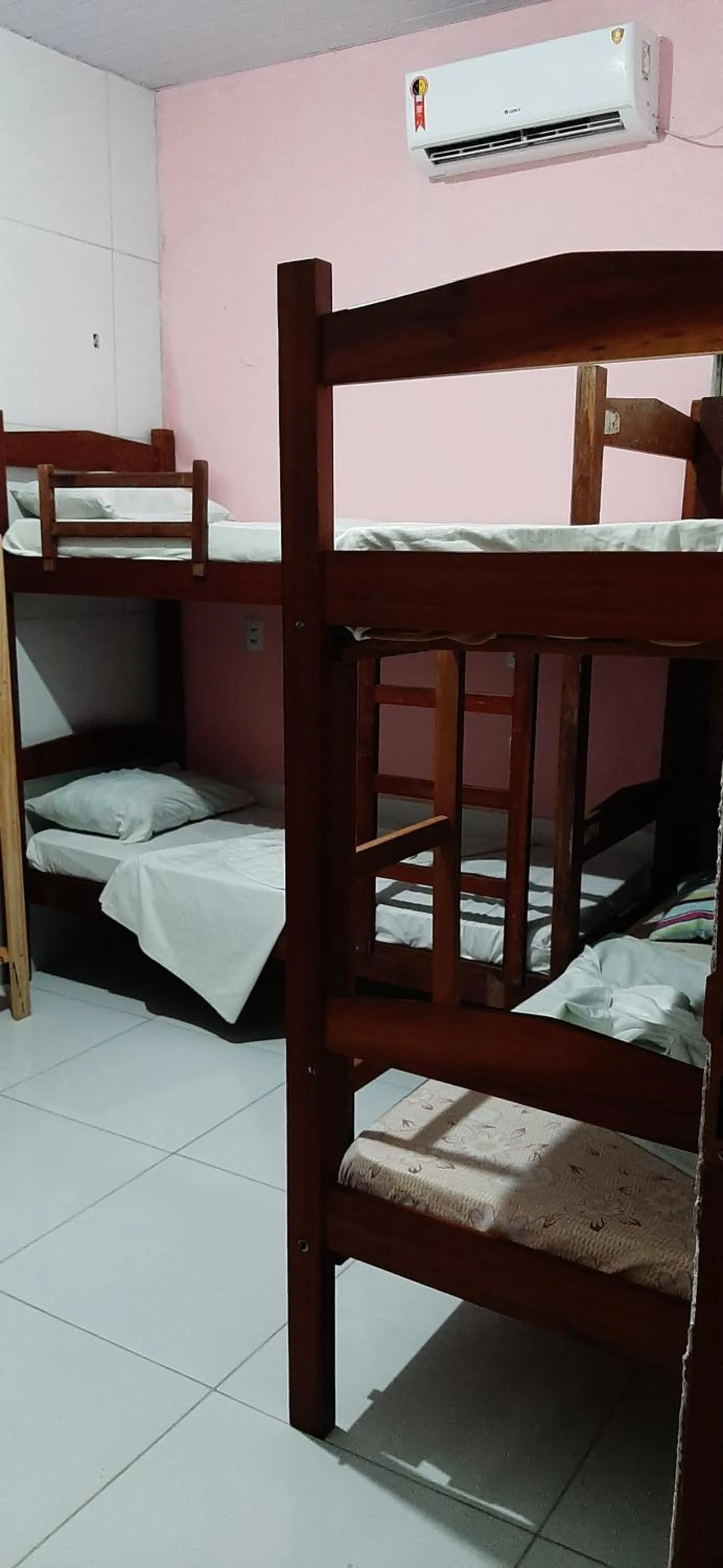 bunk bed, Bed in Hostel Em Boas Mãos