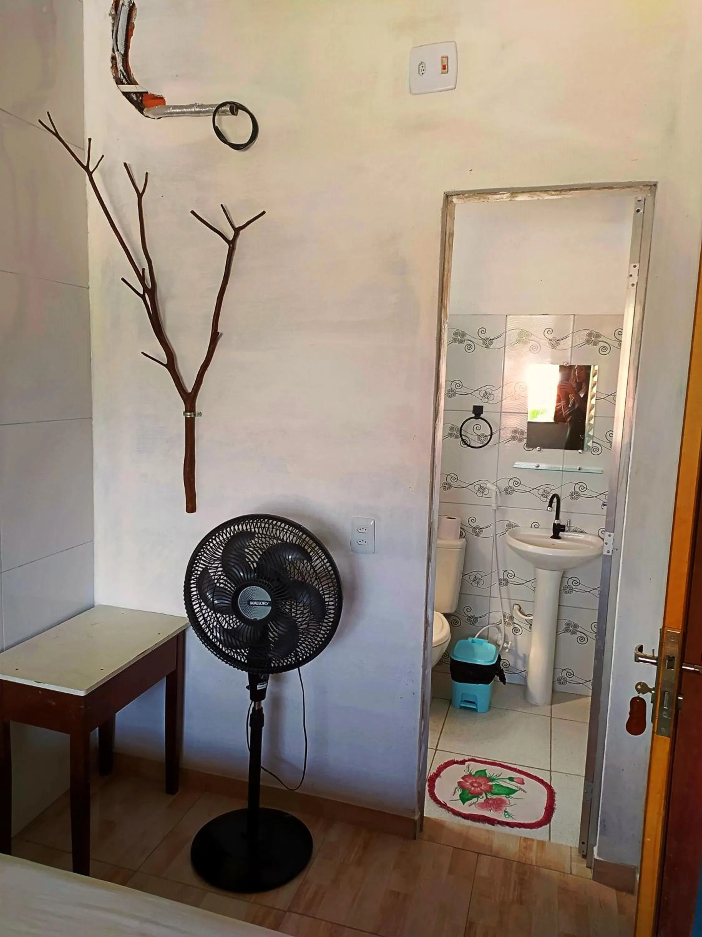 fireplace in Hostel Em Boas Mãos