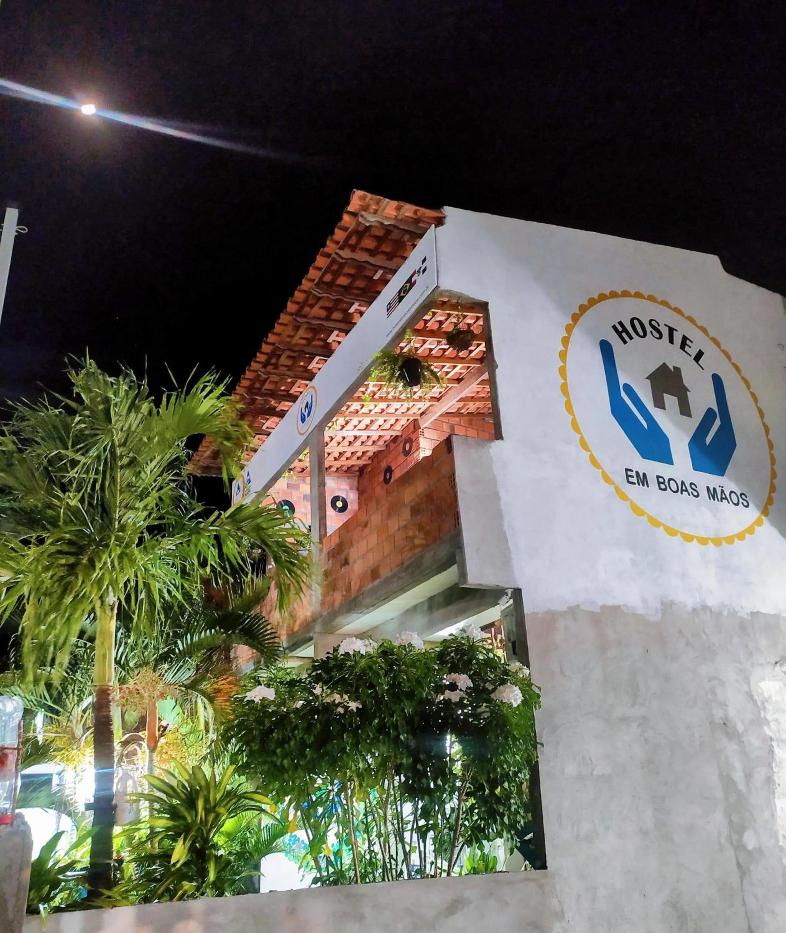 Property building in Hostel Em Boas Mãos