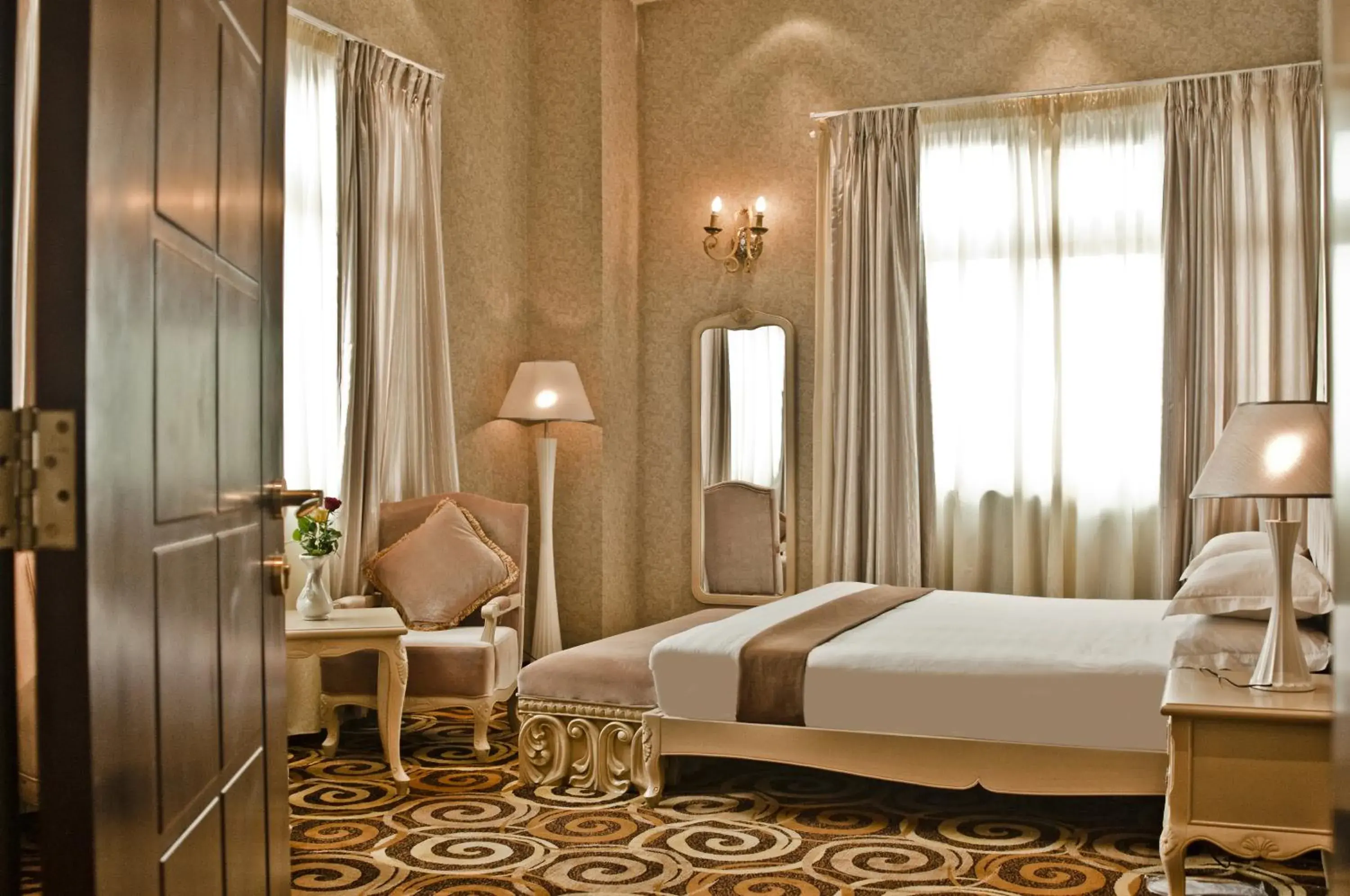 Executive Suite in Ambassador Hotel Executive Suite in Ambassador Hotel