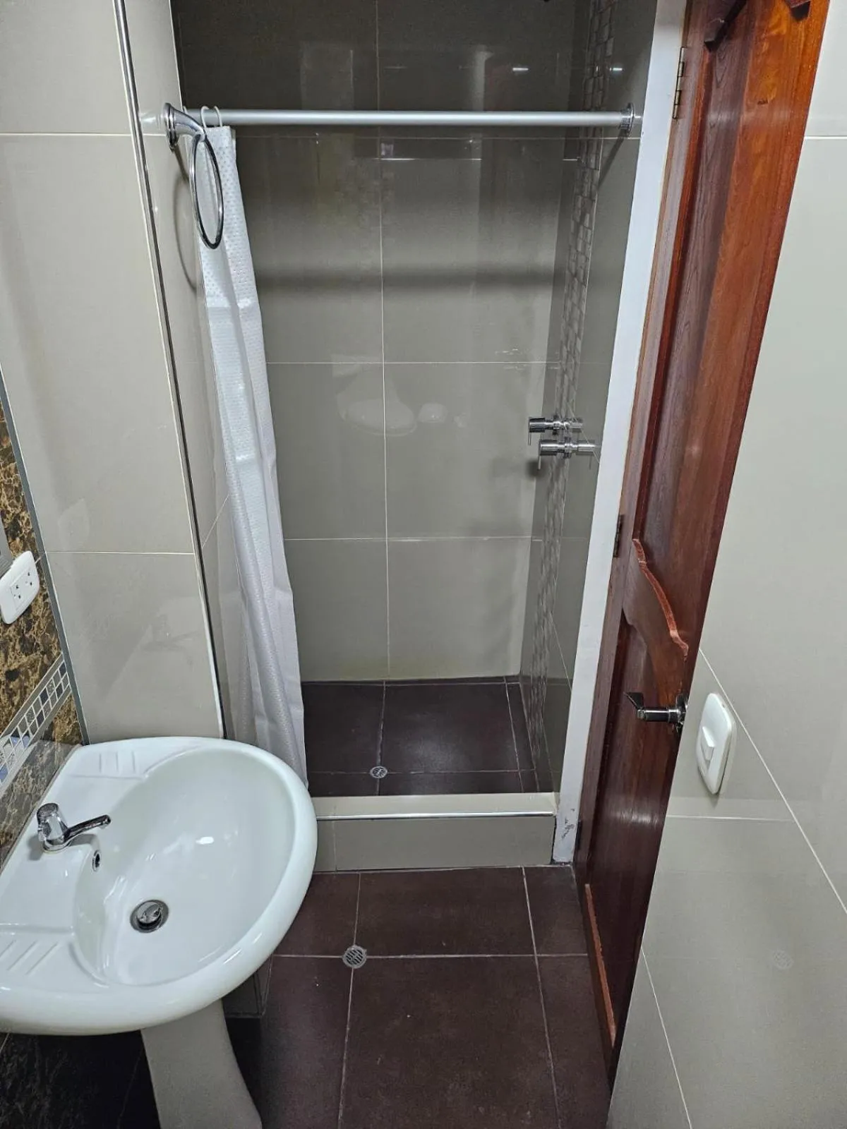 Shower in Hotel Horizonte