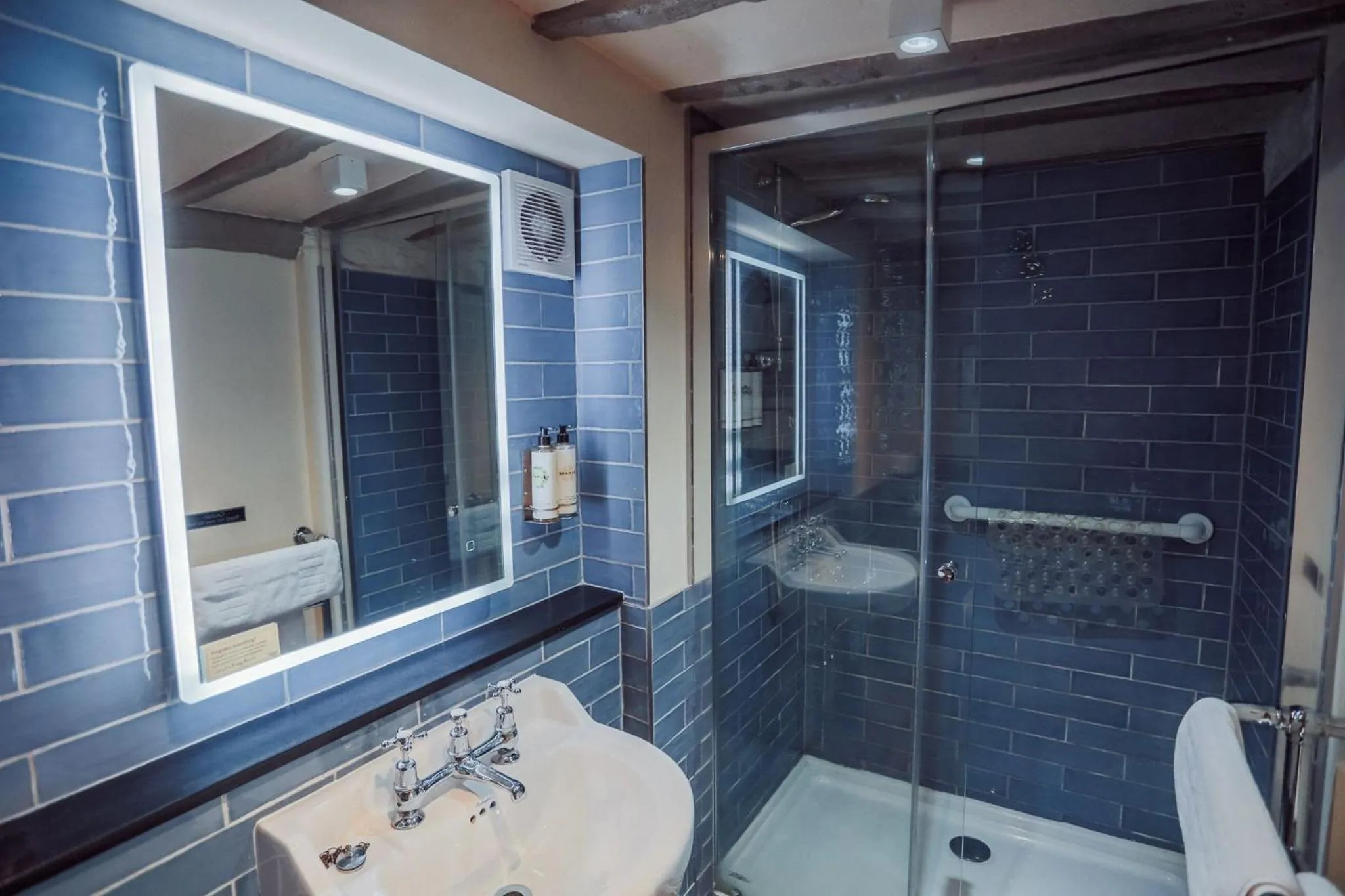 Shower in The White Hart, South Harting