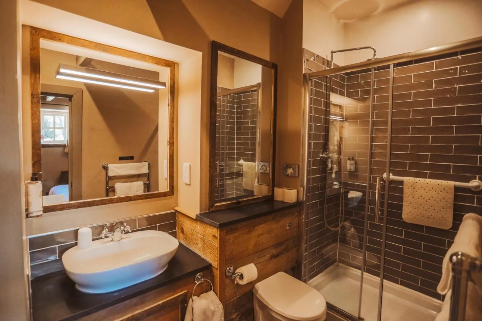 Shower in The White Hart, South Harting