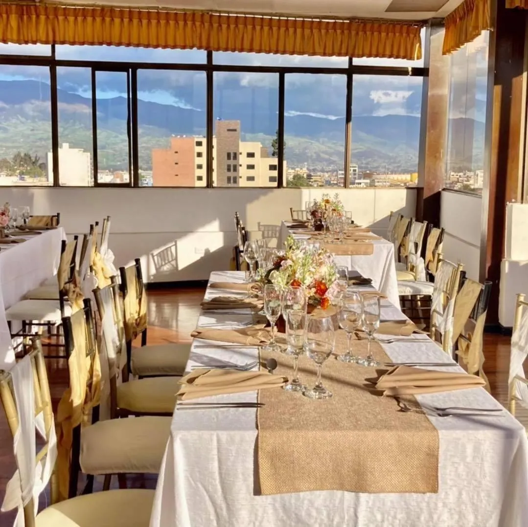 Restaurant/places to eat in Hotel El Cisne Internacional