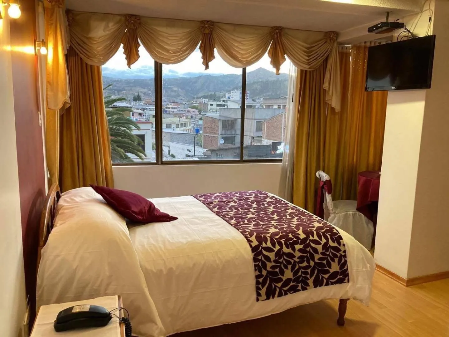 View (from property/room), Bed in Hotel El Cisne Internacional
