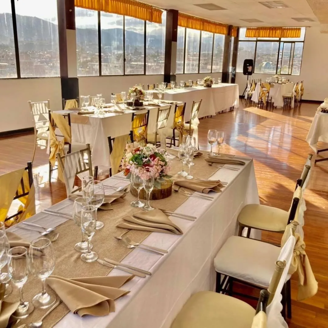 Restaurant/places to eat in Hotel El Cisne Internacional