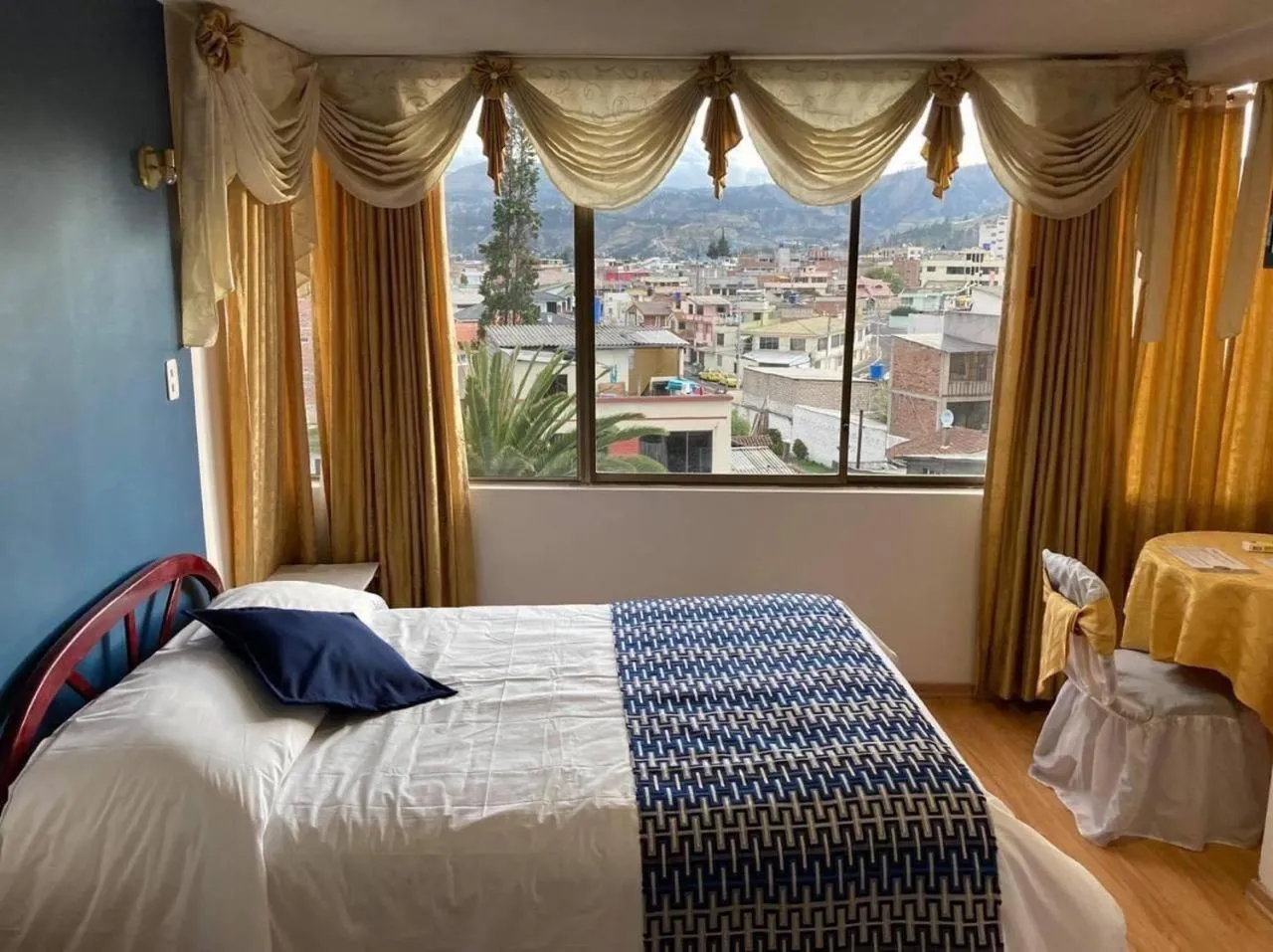 View (from property/room), Bed in Hotel El Cisne Internacional