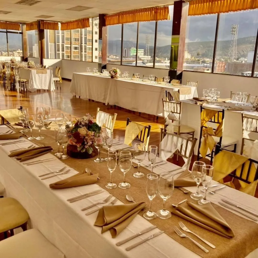 Restaurant/places to eat in Hotel El Cisne Internacional