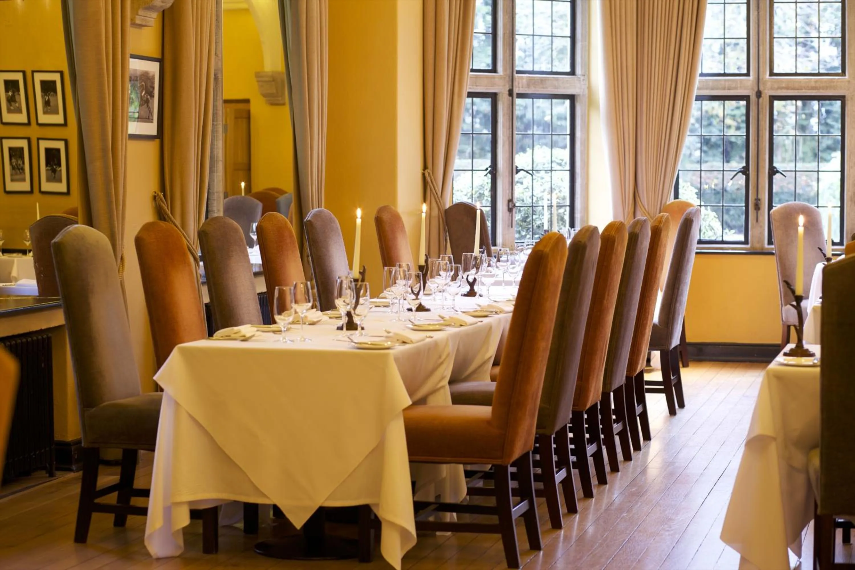 Restaurant/places to eat in The Hare & Hounds Hotel