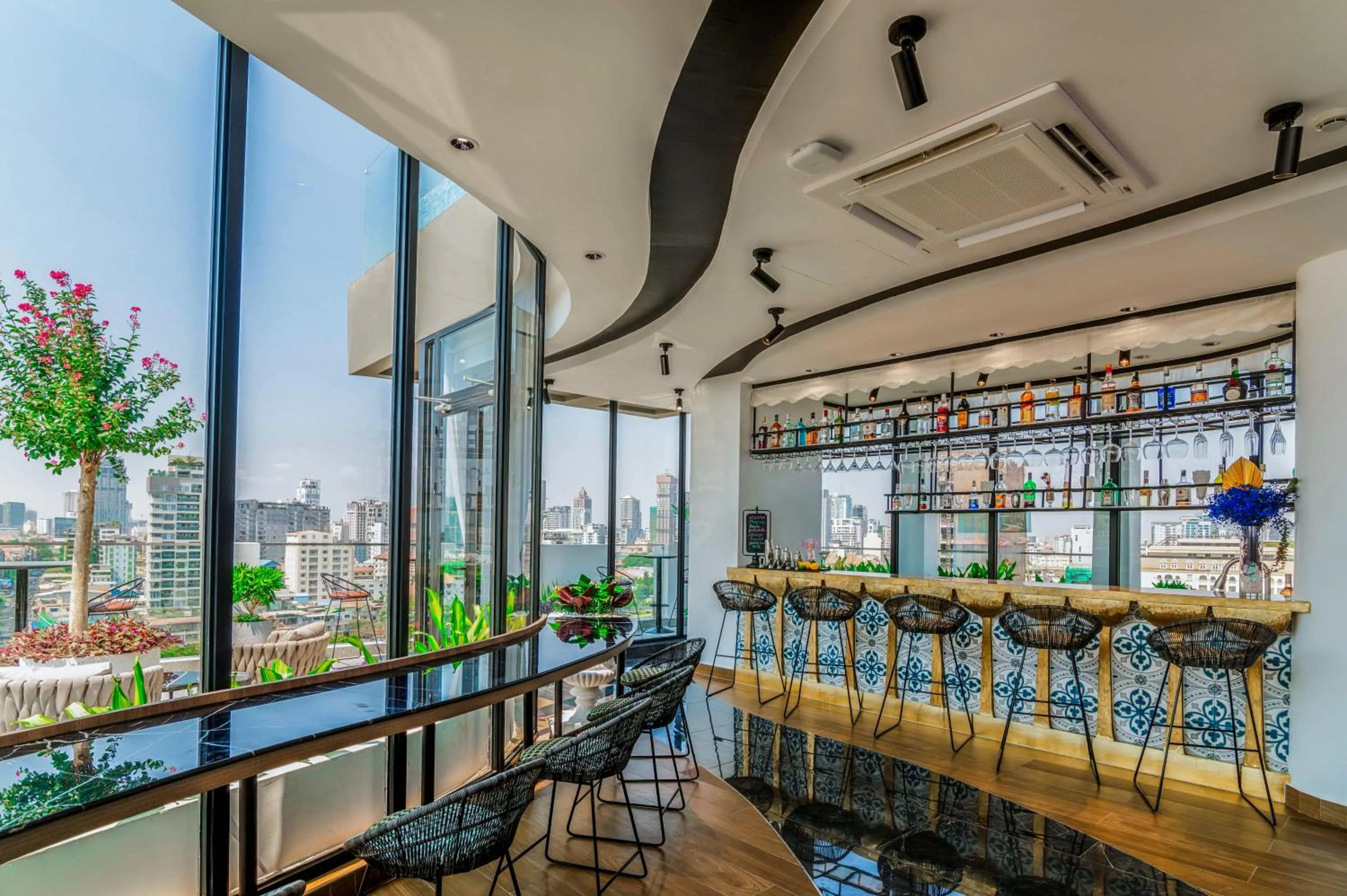 Lounge or bar in Chaiya Palace Hotel