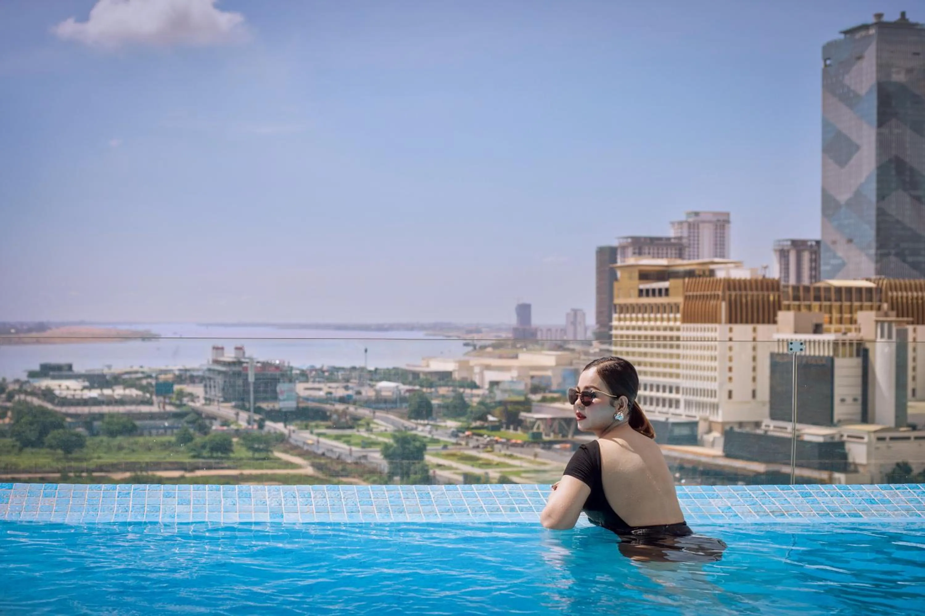 Swimming pool in Chaiya Palace Hotel