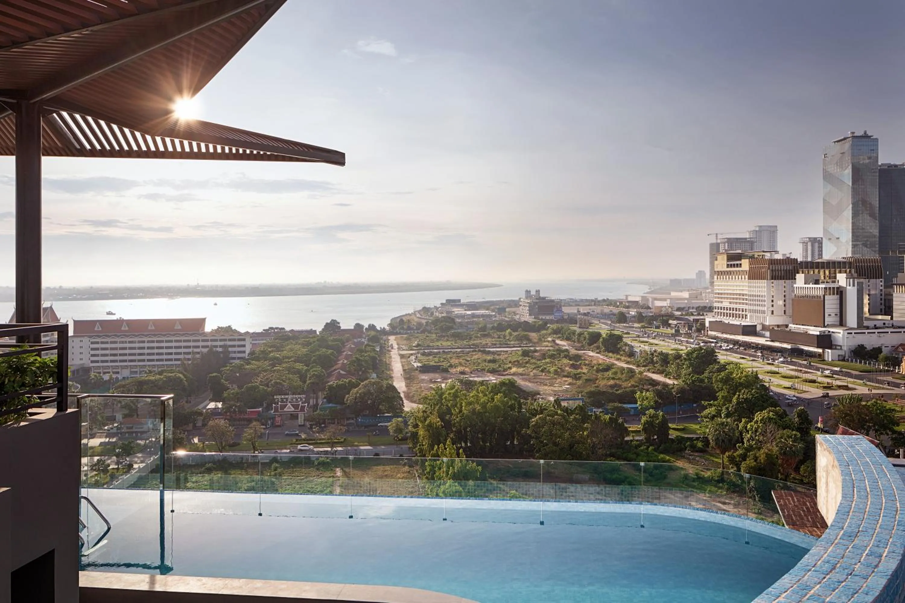 Day in Chaiya Palace Hotel