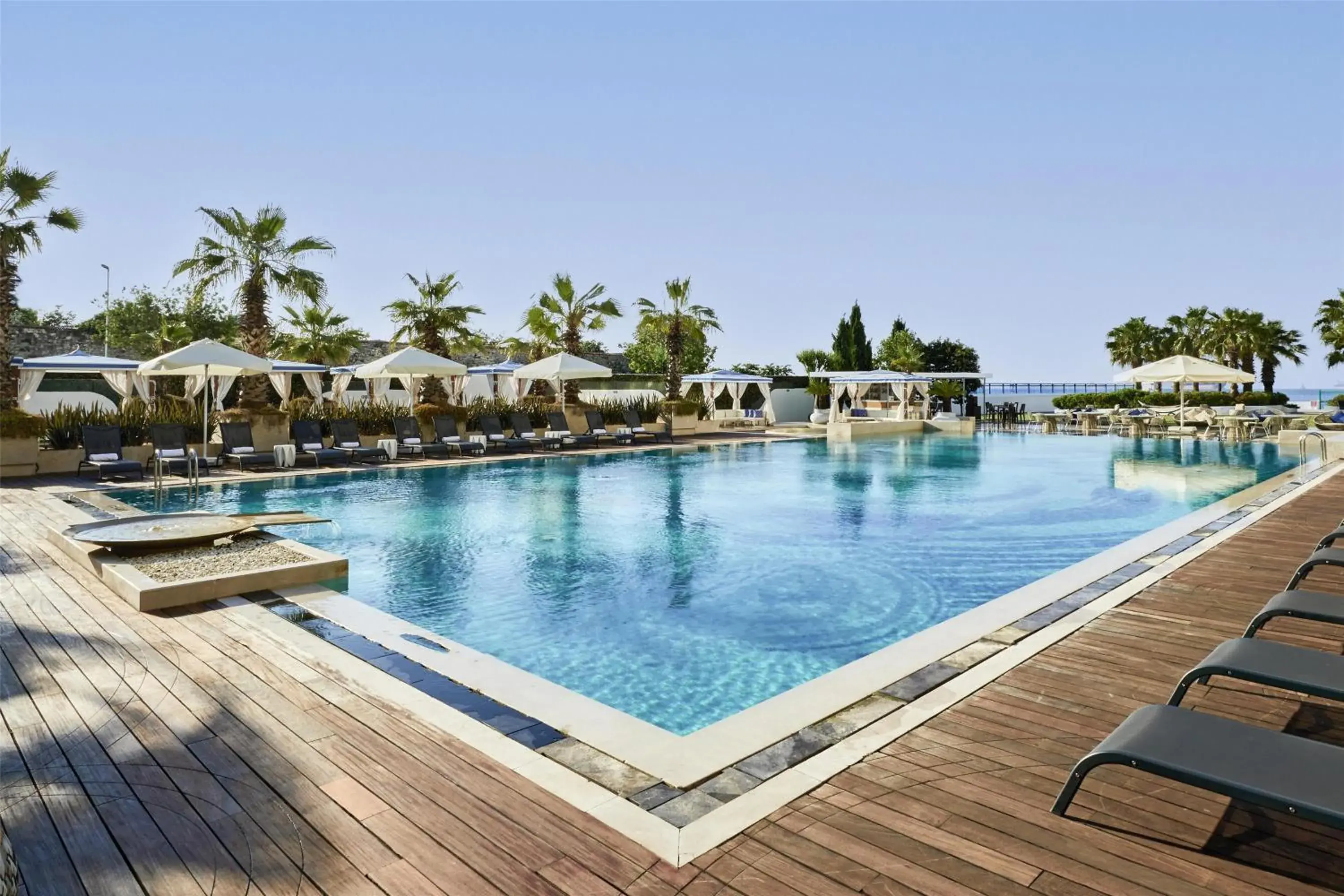 Swimming pool in Hyatt Regency Istanbul Atakoy Swimming pool in Hyatt Regency Istanbul Atakoy