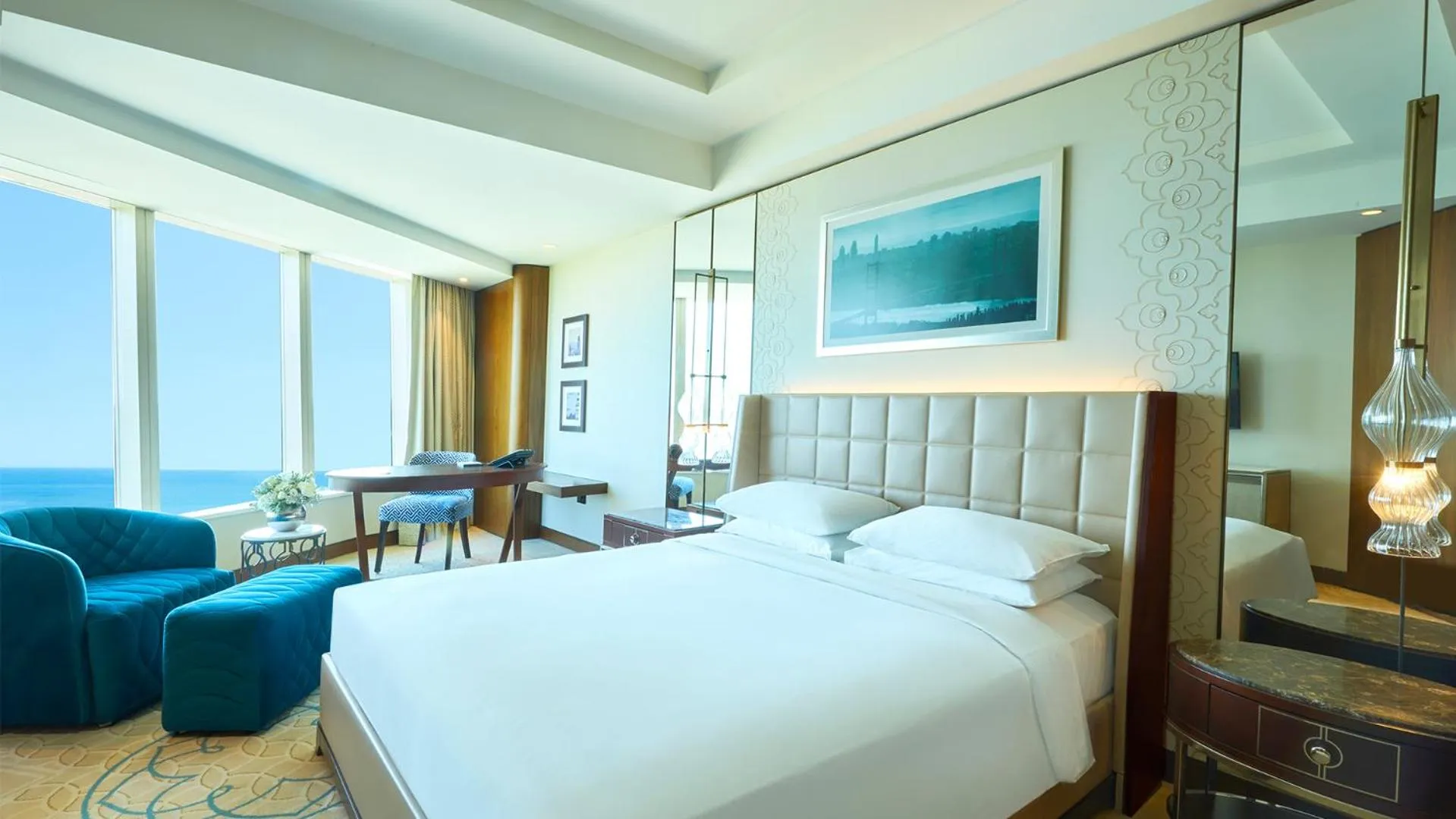 Photo of the whole room, Bed in Hyatt Regency Istanbul Atakoy