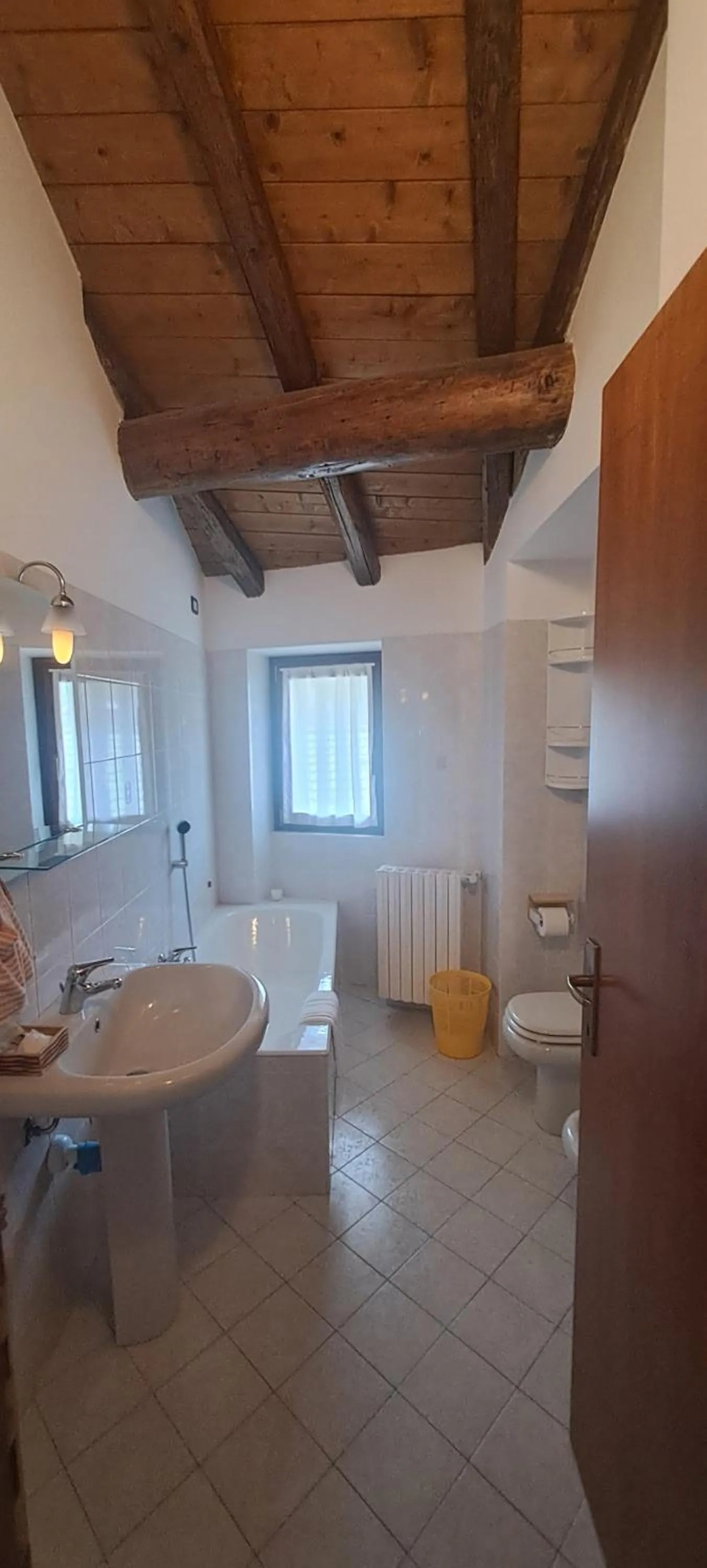 Bathroom in ALBERGO DIFFUSO ORNICA NEL CUORE