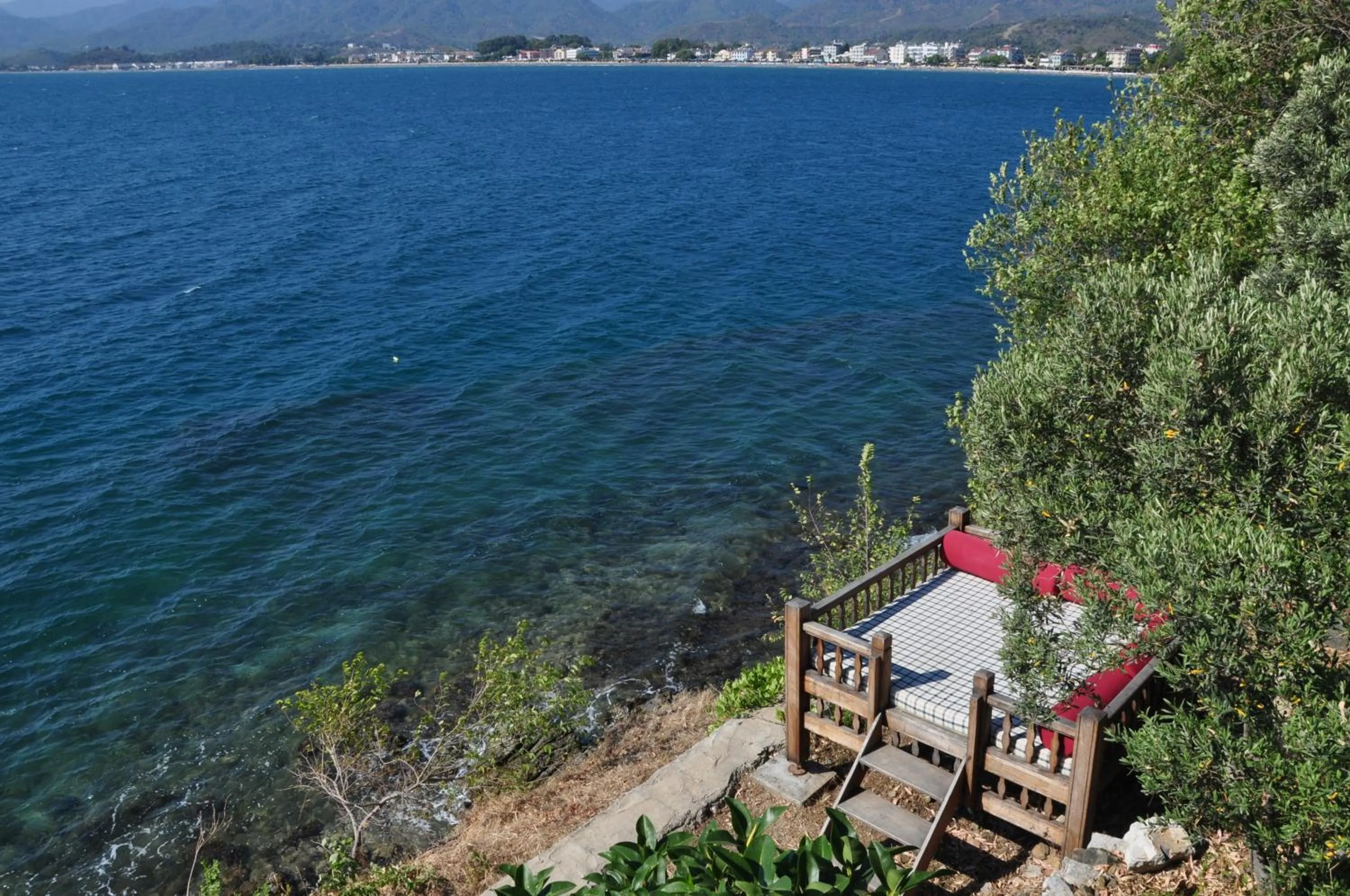 Garden in Ece Hotel Sovalye Island