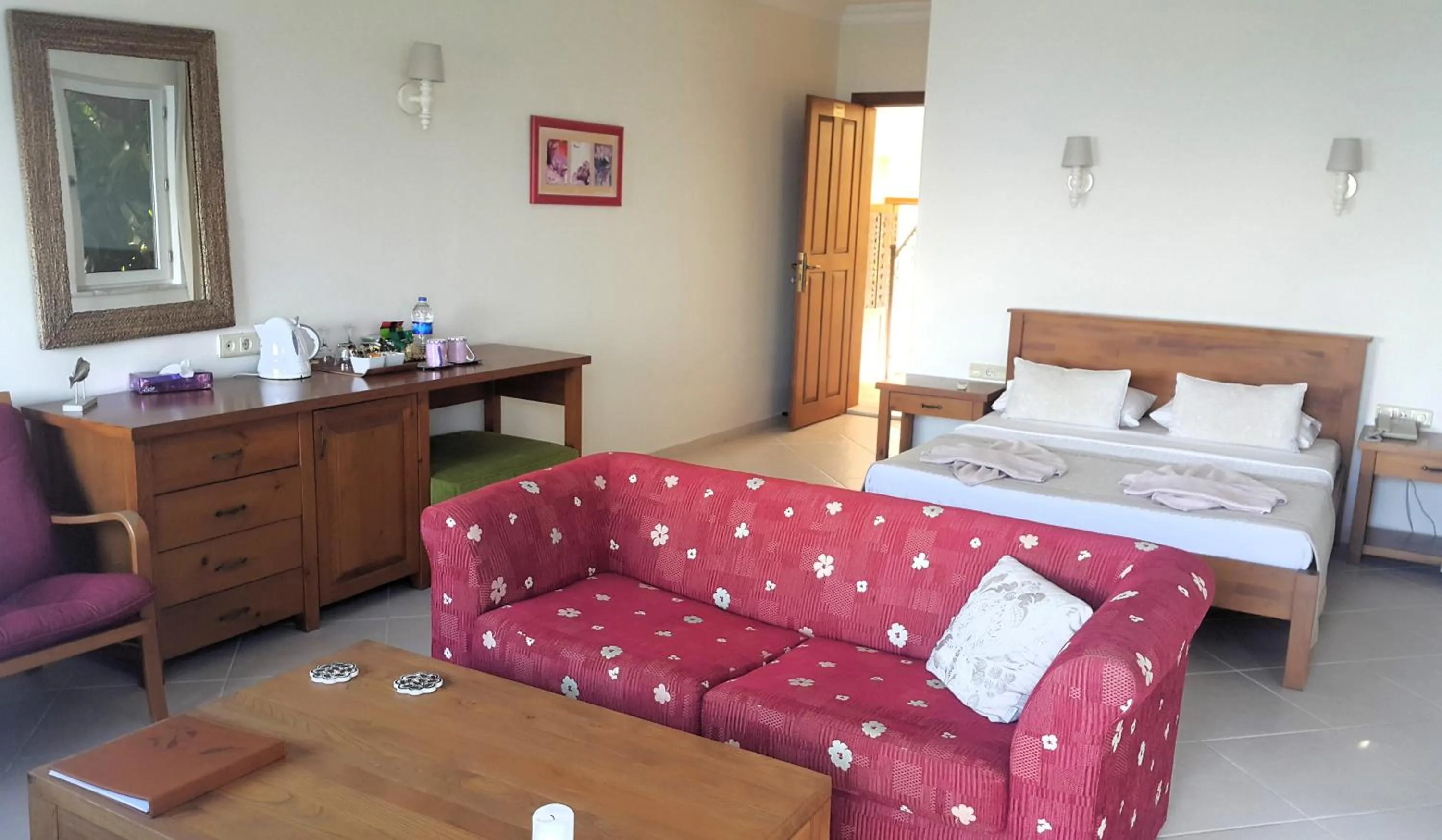 Seating area, Bed in Ece Hotel Sovalye Island