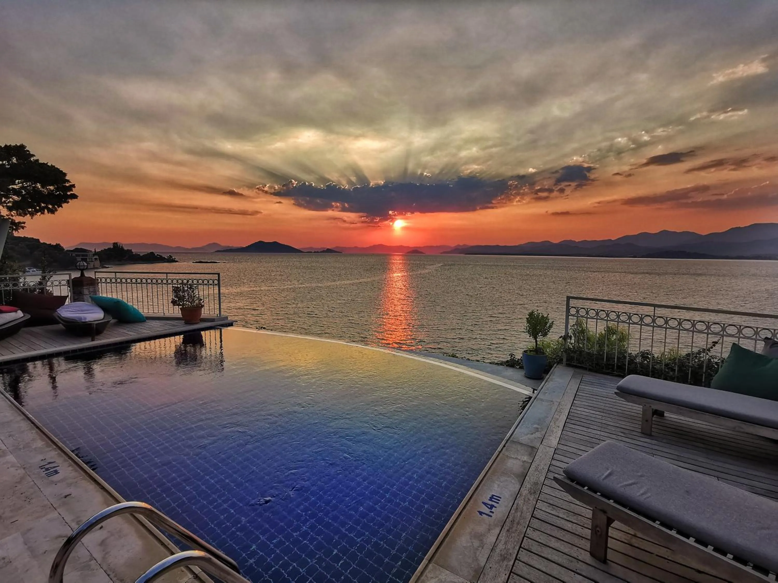 Swimming pool in Ece Hotel Sovalye Island