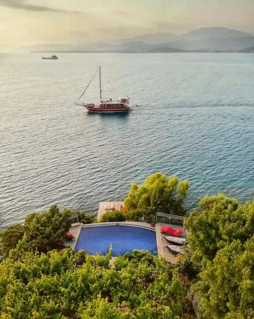 Pool view in Ece Hotel Sovalye Island Pool view in Ece Hotel Sovalye Island