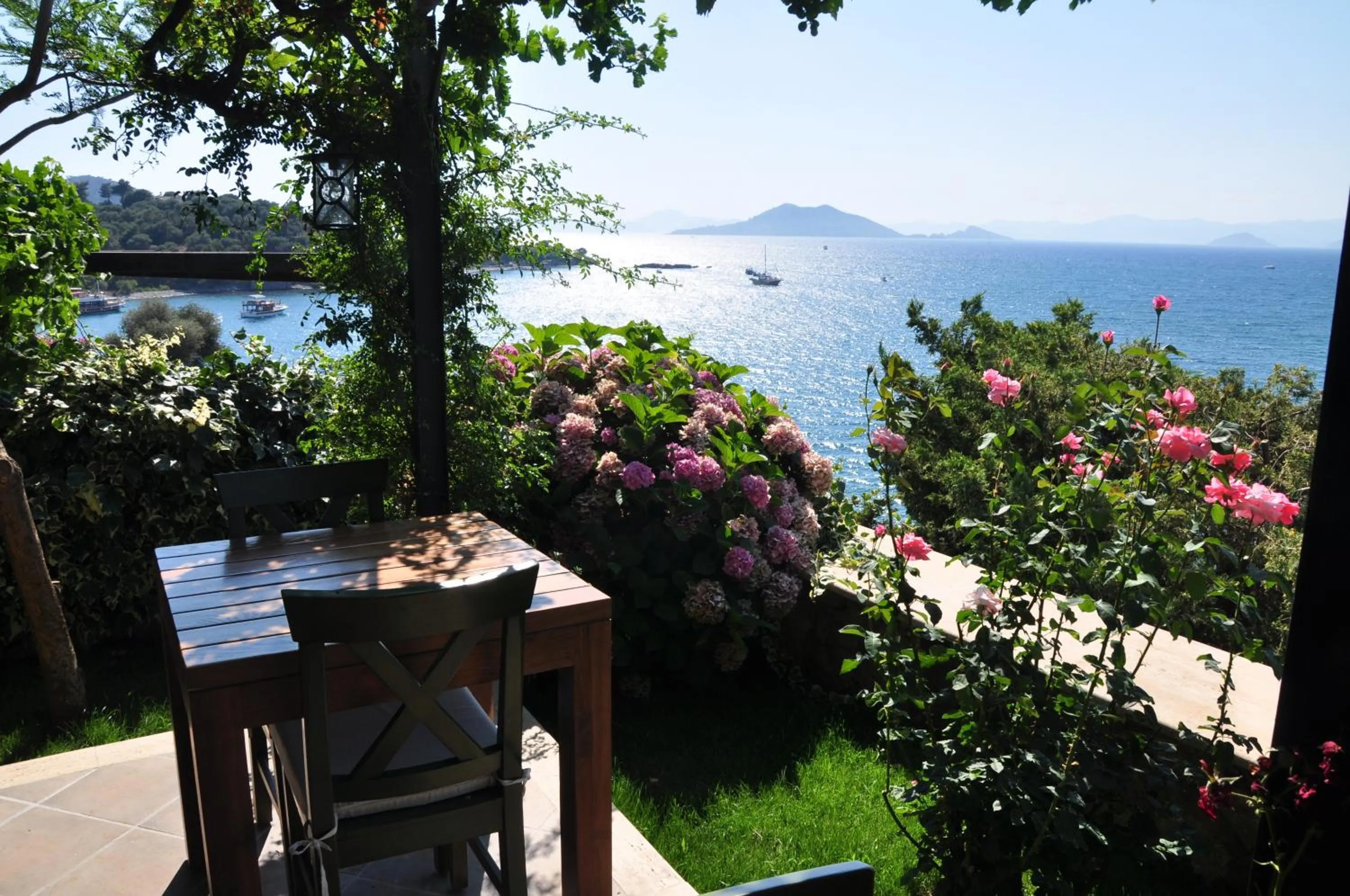 Lounge or bar in Ece Hotel Sovalye Island